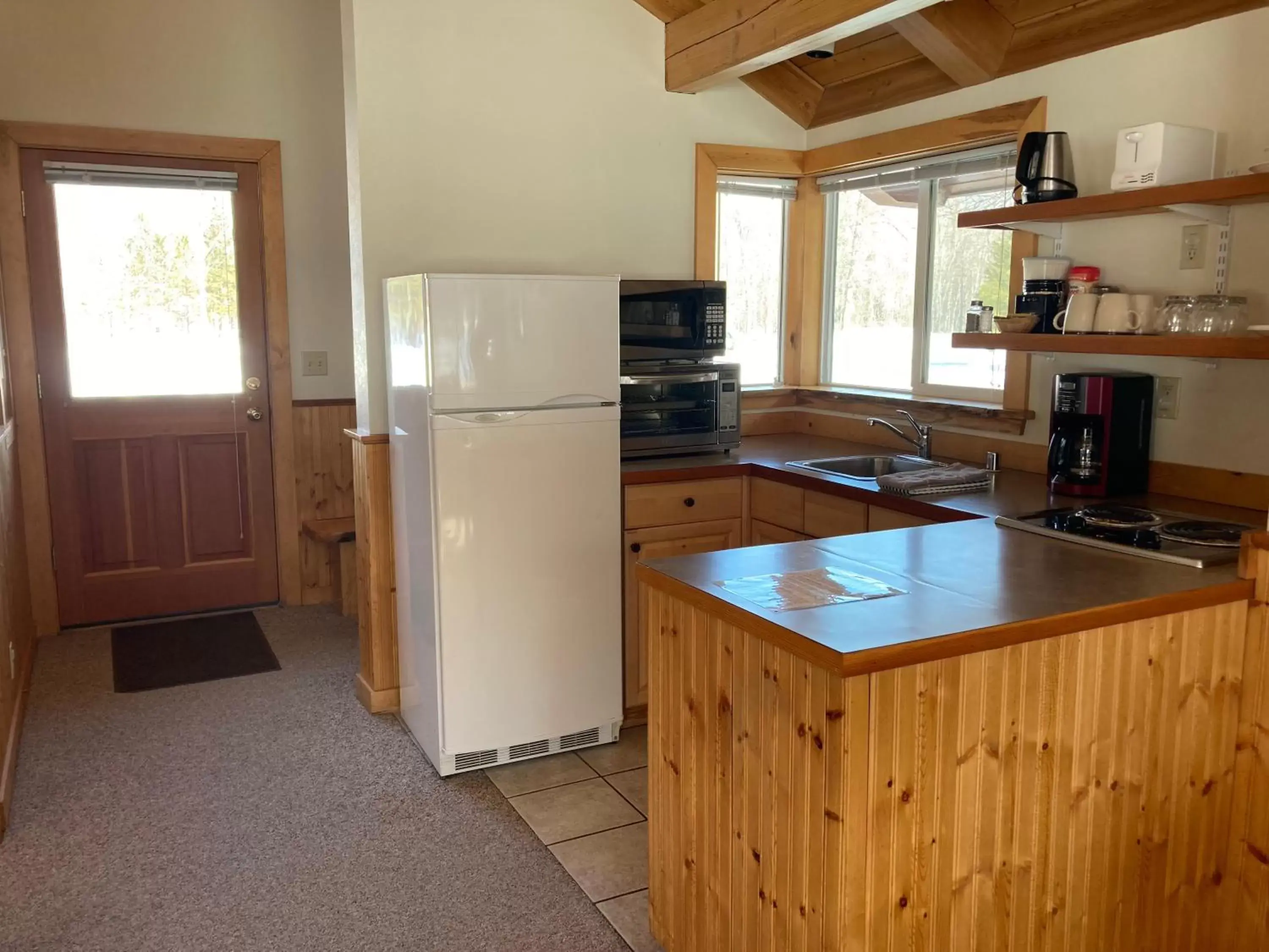 Winter, Kitchen/Kitchenette in River Run Inn