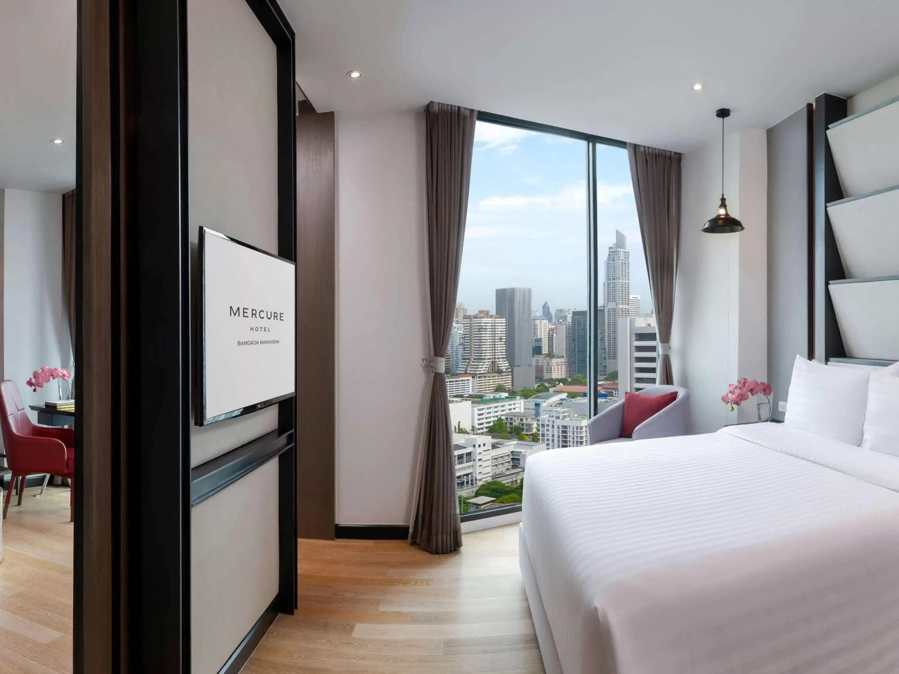 Bedroom in Mercure Bangkok Makkasan