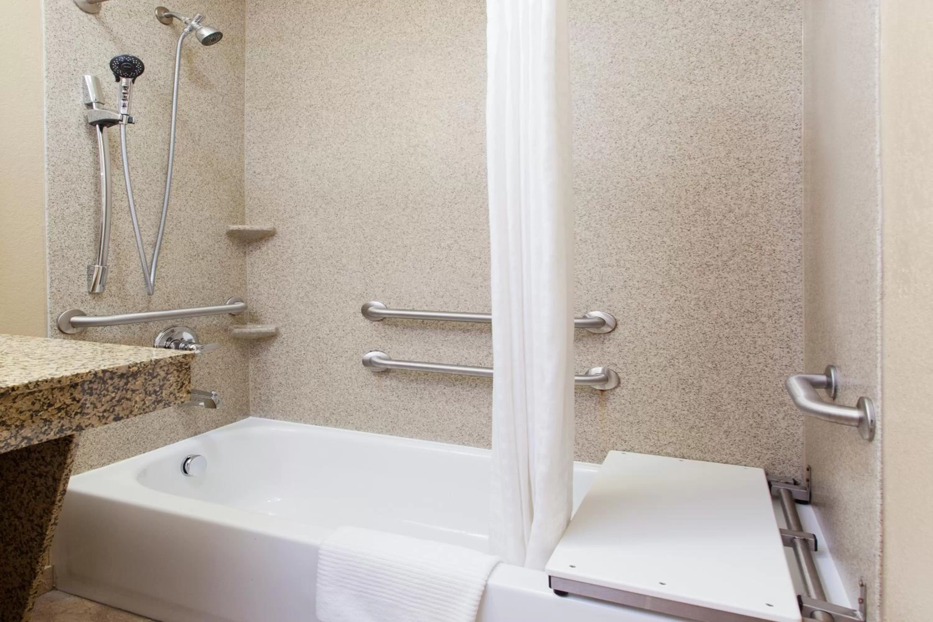 Queen Room - Disability Access Tub /Non-Smoking in Candlewood Suites Lexington, an IHG Hotel
