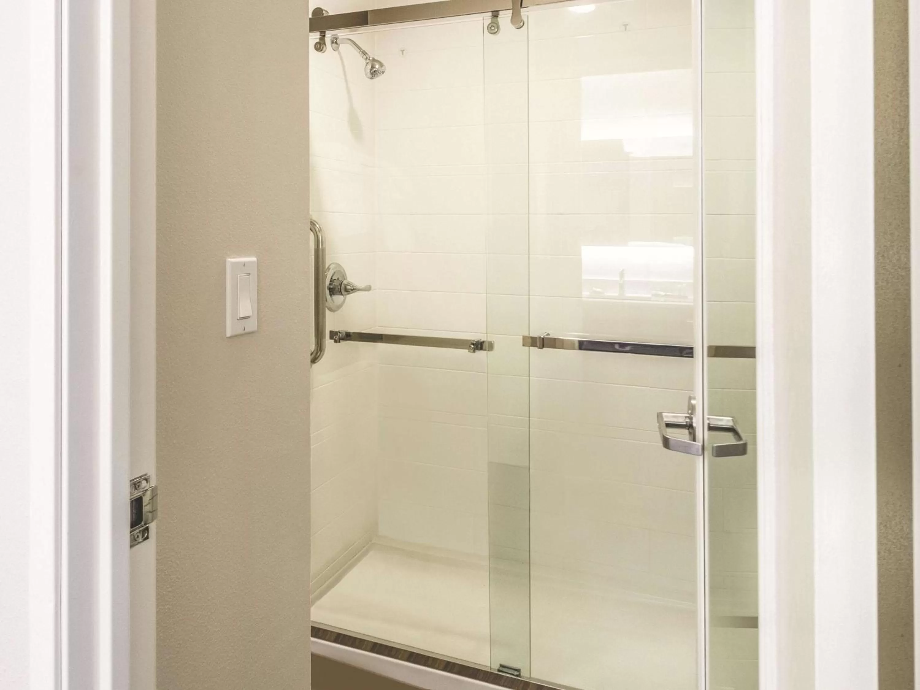 Photo of the whole room in La Quinta by Wyndham Cleveland - Airport North