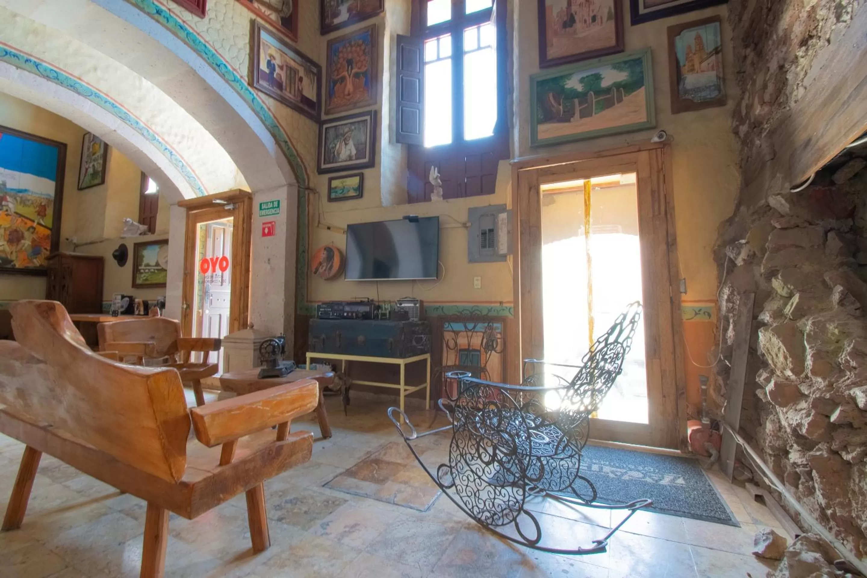 Facade/entrance in OYO Hotel Meson de la Concepcion