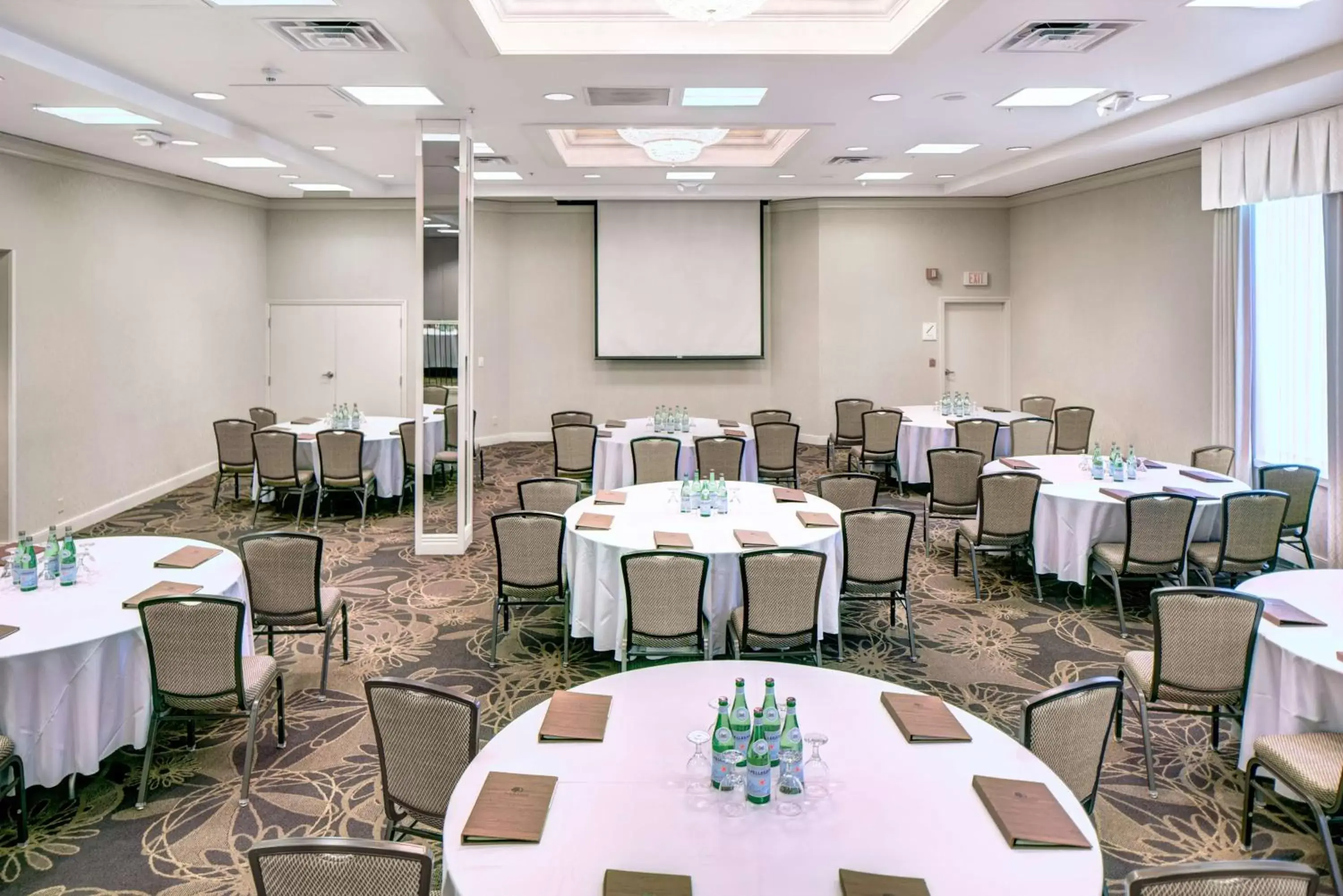 Meeting/conference room in DoubleTree by Hilton Milwaukee Downtown