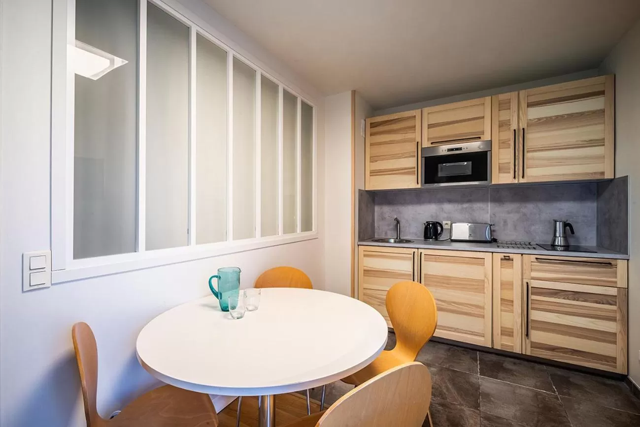 Kitchen or kitchenette in Eden Hotel, Apartments and Chalet Chamonix Les Praz