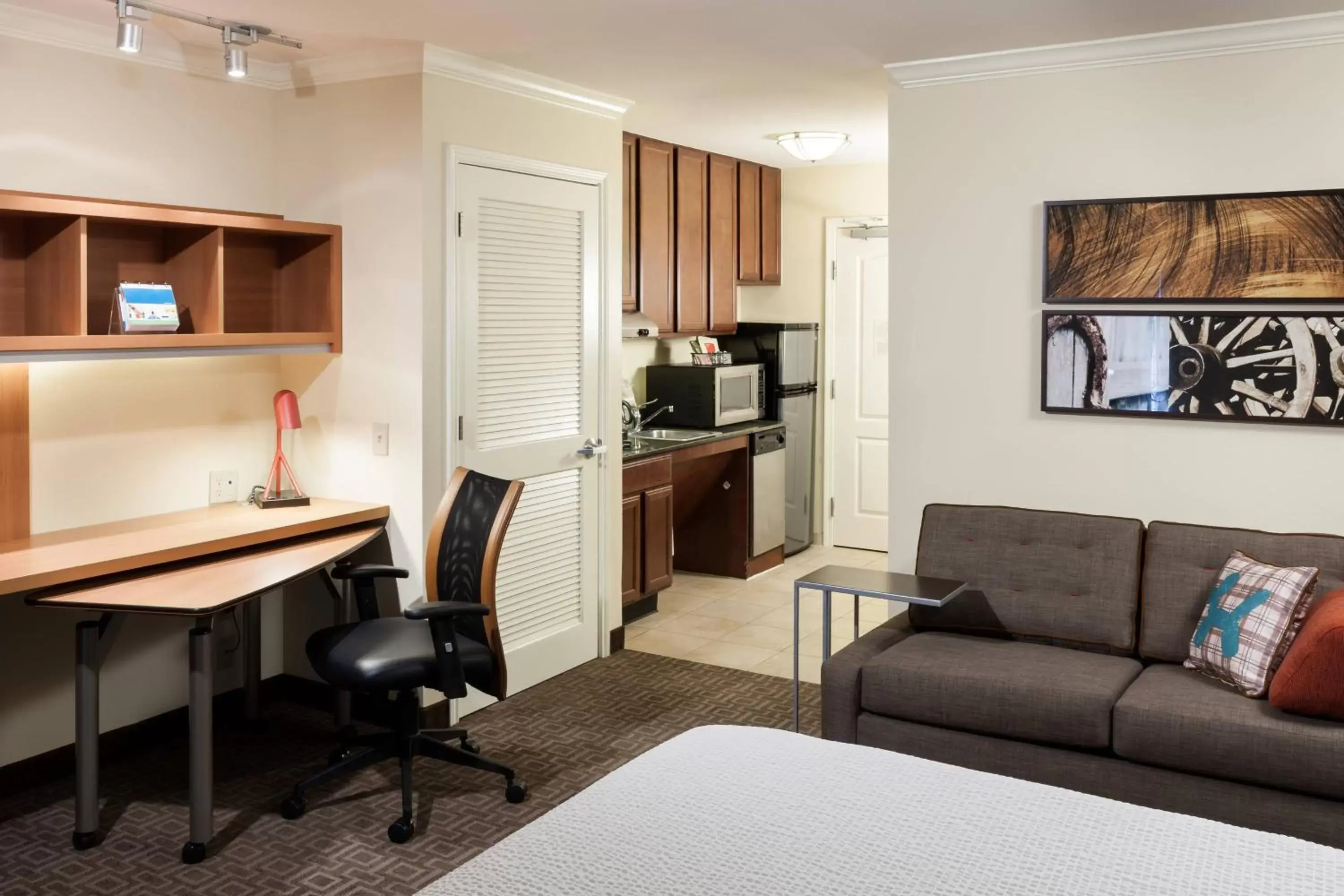 Photo of the whole room, Seating Area in TownePlace Suites by Marriott San Antonio Airport