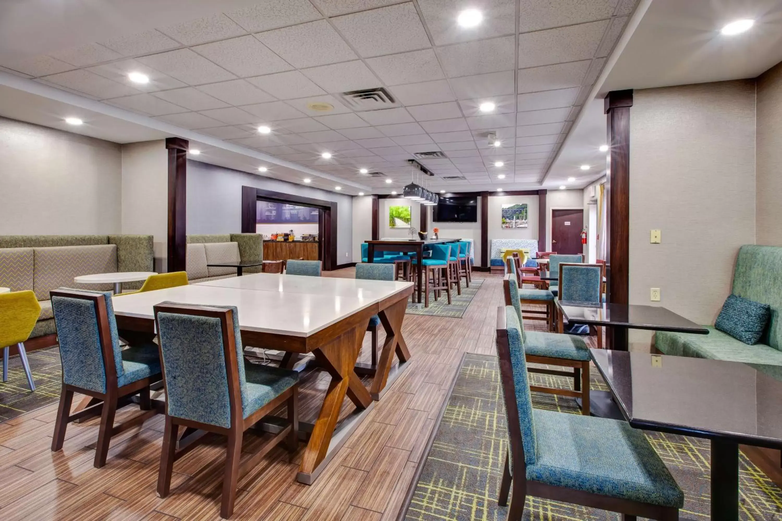 Breakfast, Restaurant/Places to Eat in Hampton Inn & Suites Cleveland-Airport/Middleburg Heights