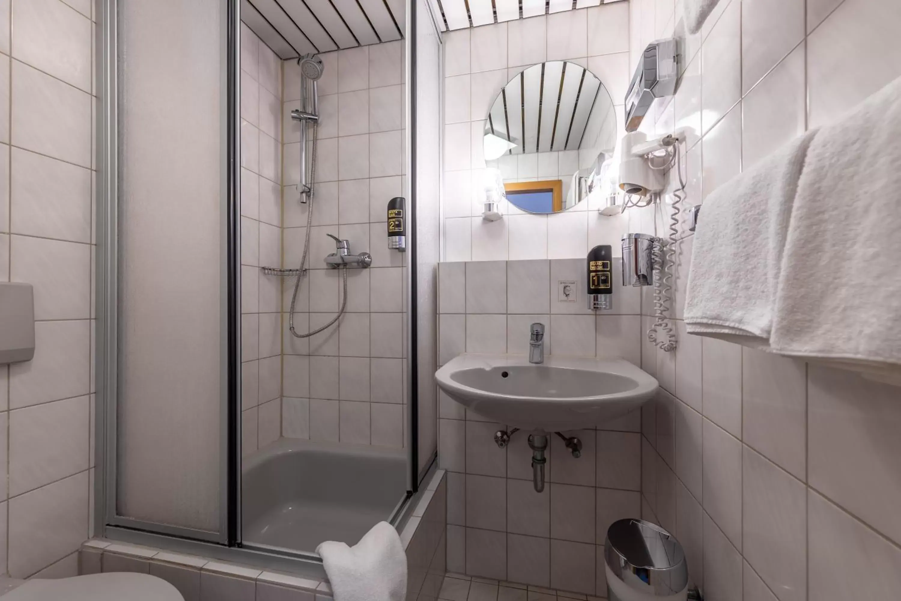 Photo of the whole room, Bathroom in Trip Inn Hotel Schumann