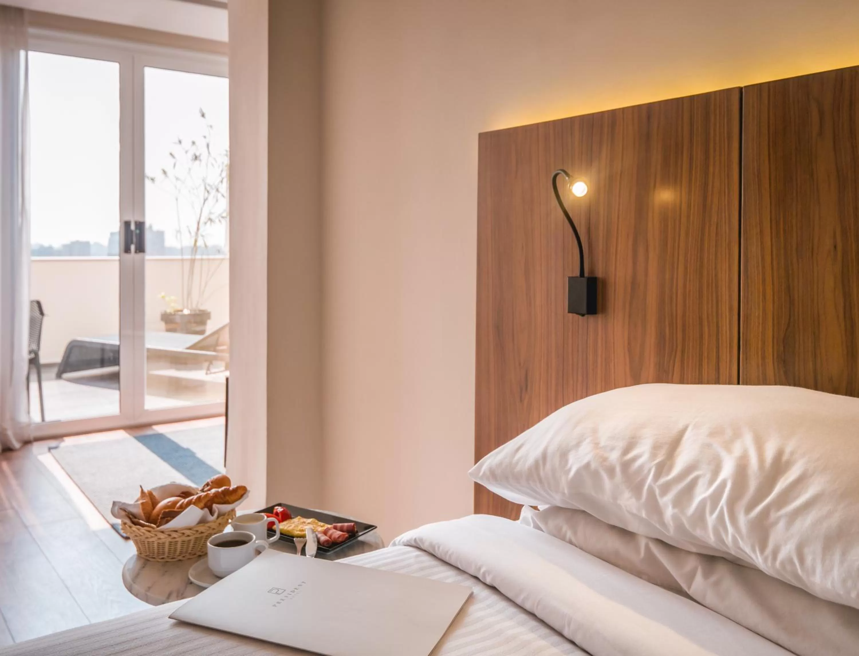 Breakfast, Bed in The President Hotel Cairo