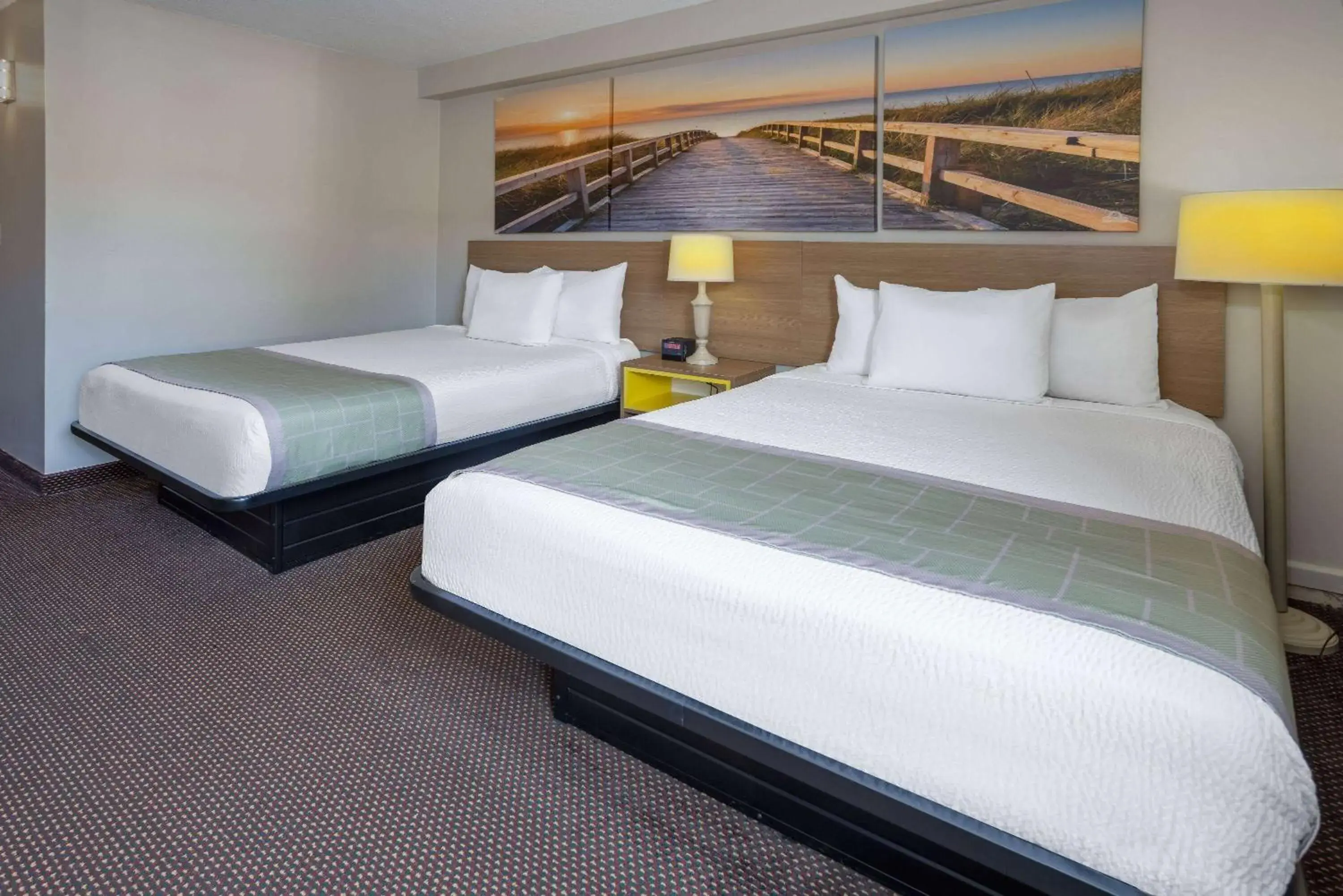 Photo of the whole room, Bed in Days Inn by Wyndham Manassas Battlefield