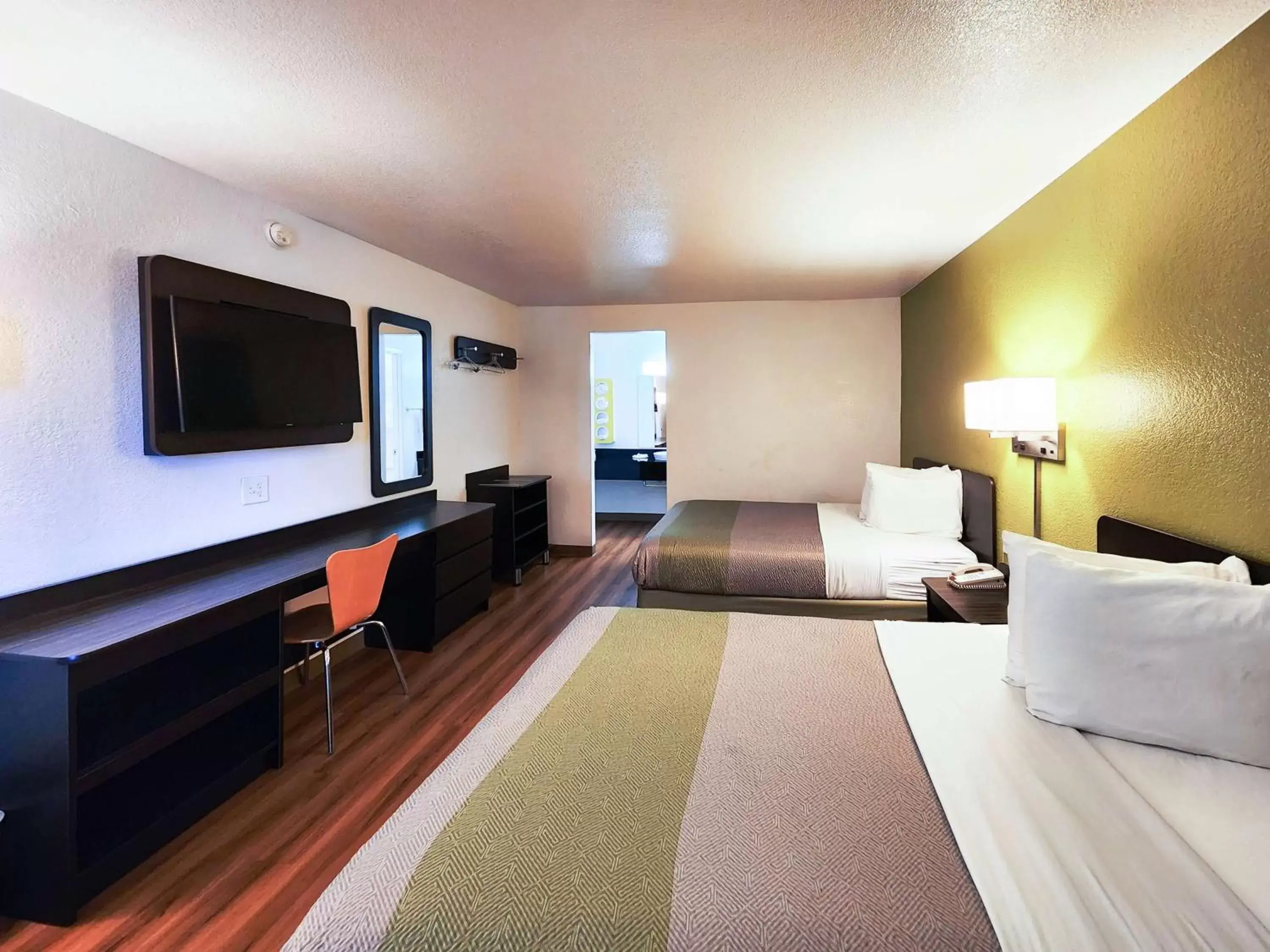 Bedroom, Bed in Motel 6-Baytown, TX - Baytown East Bedroom, Bed in Motel 6-Baytown, TX - Baytown East