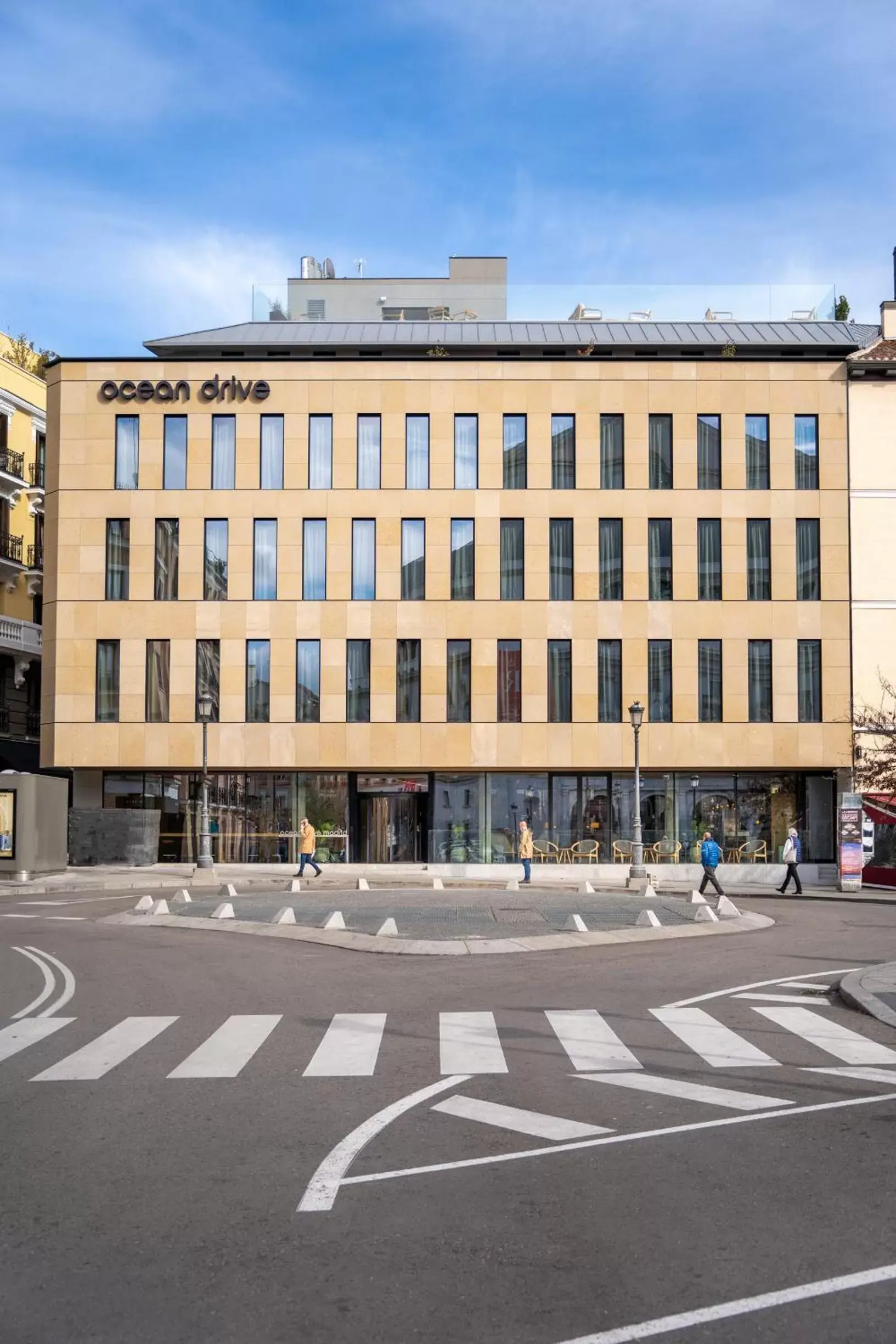 Facade/entrance in Ocean Drive Madrid Facade/entrance in Ocean Drive Madrid