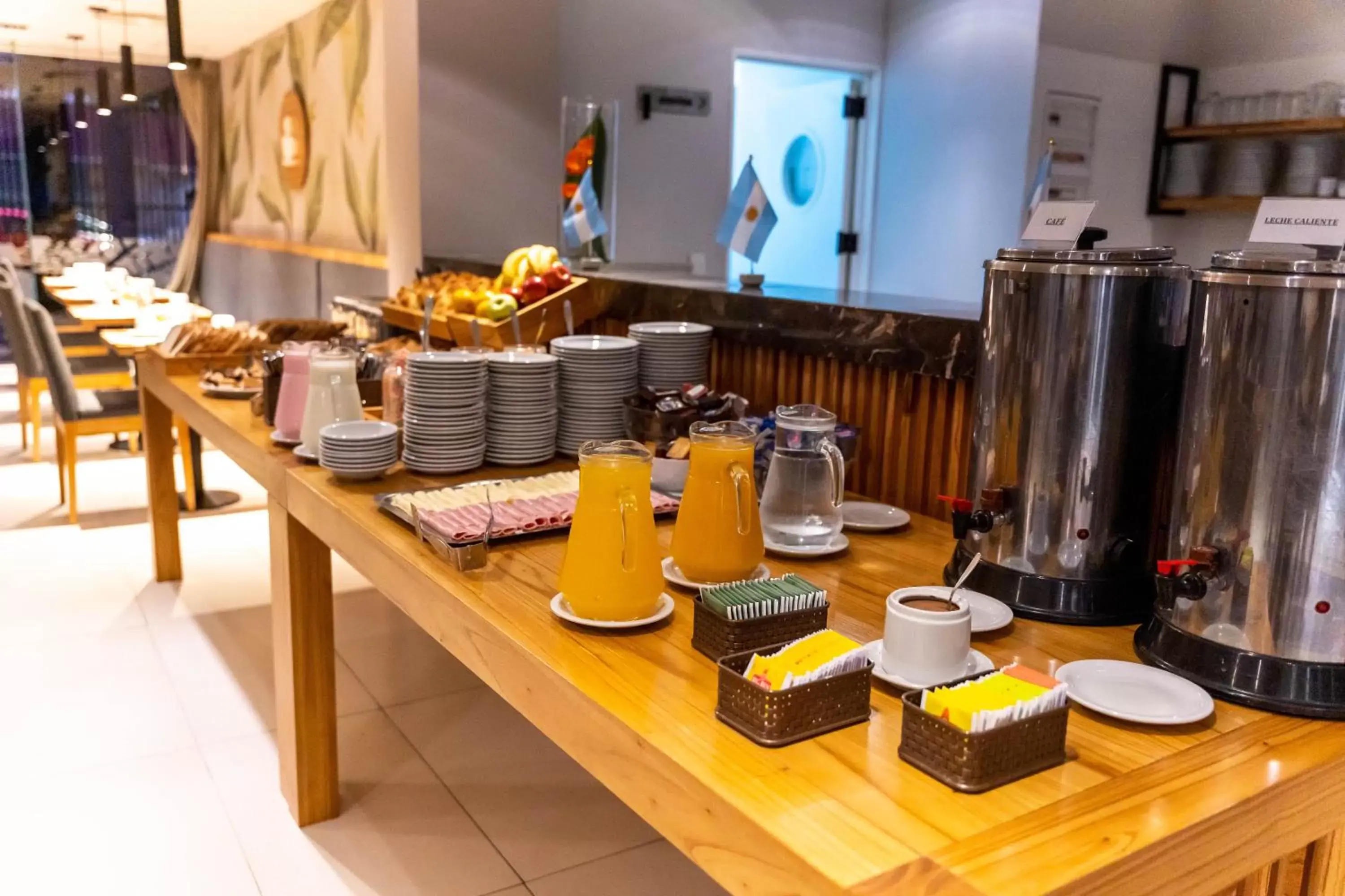 Buffet breakfast in O2 Hoteles Mar del Plata