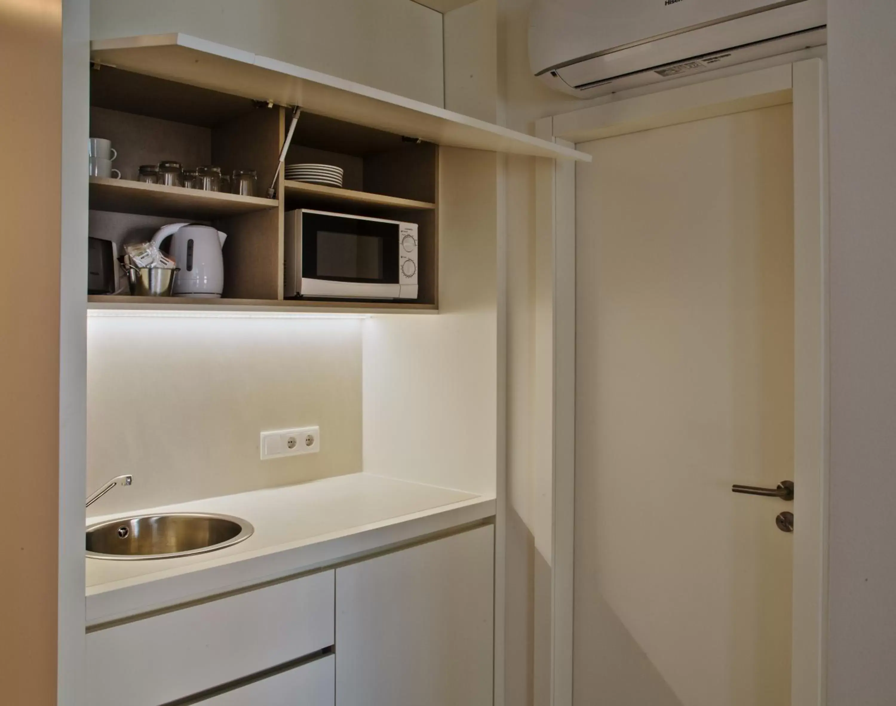 Kitchen or kitchenette in Hotel Spot Family Suites