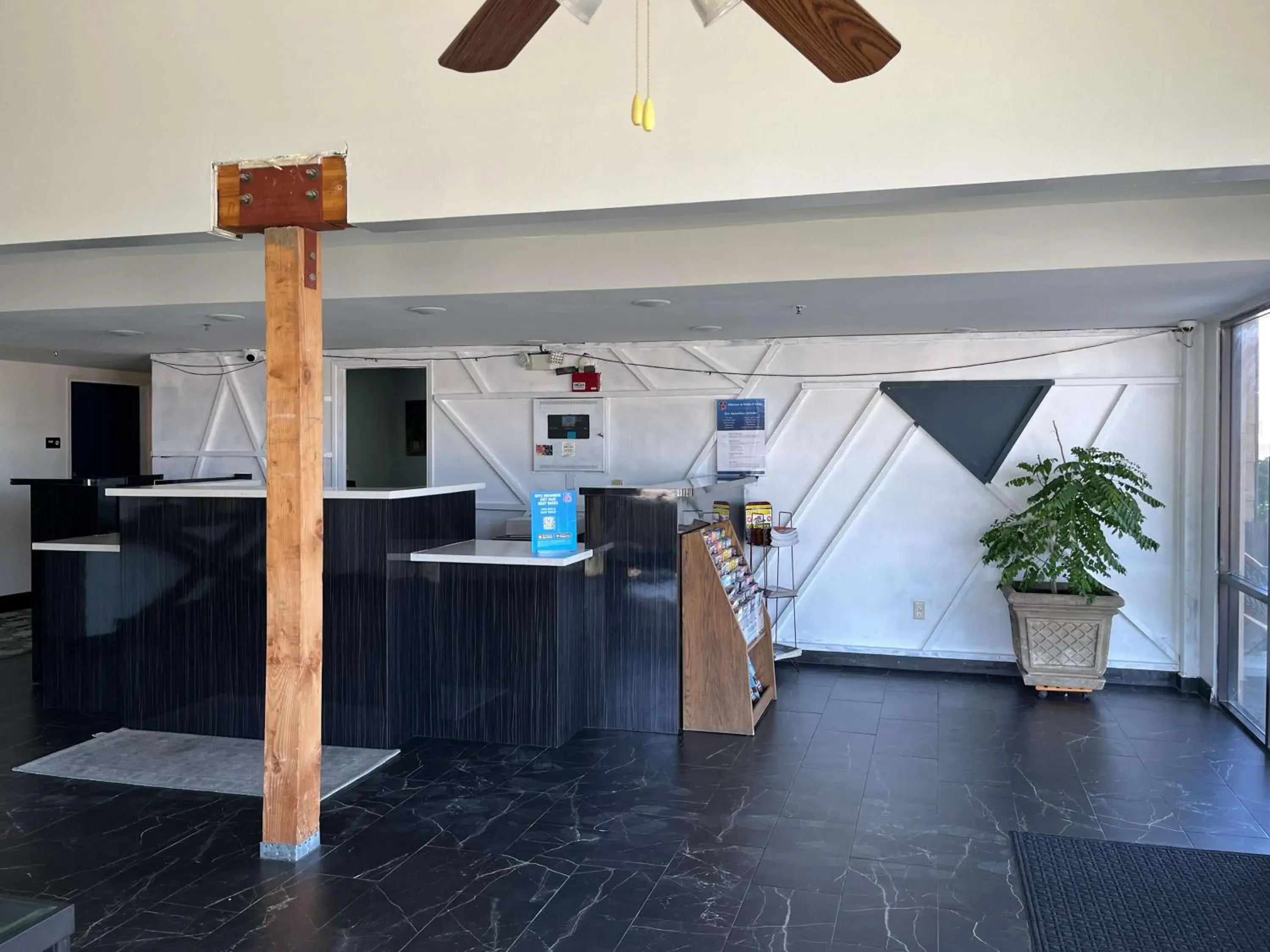 Lobby or reception in Studio 6 Suites Delano, CA