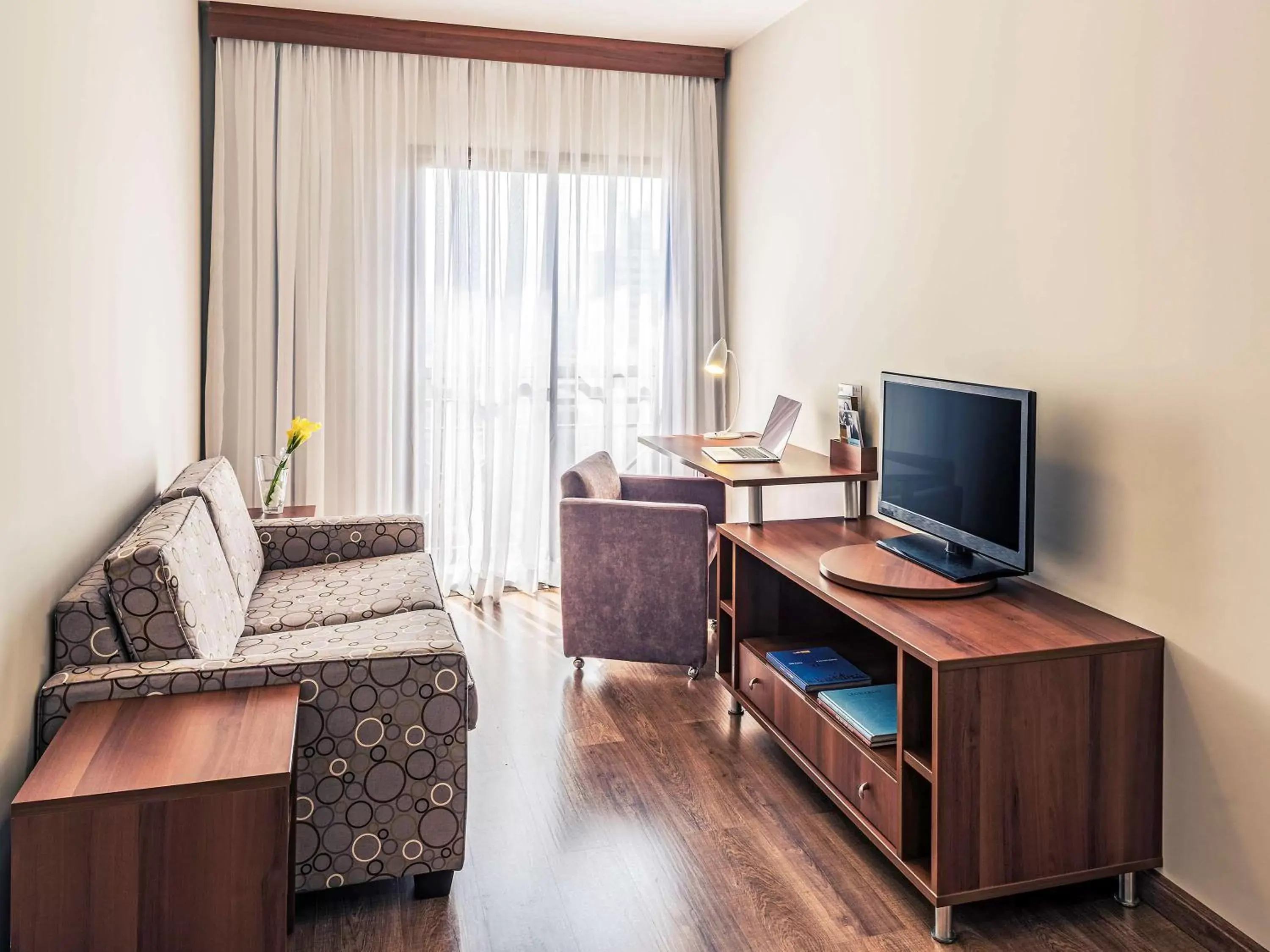 Bedroom, TV/Entertainment Center in Mercure Sao Caetano do Sul