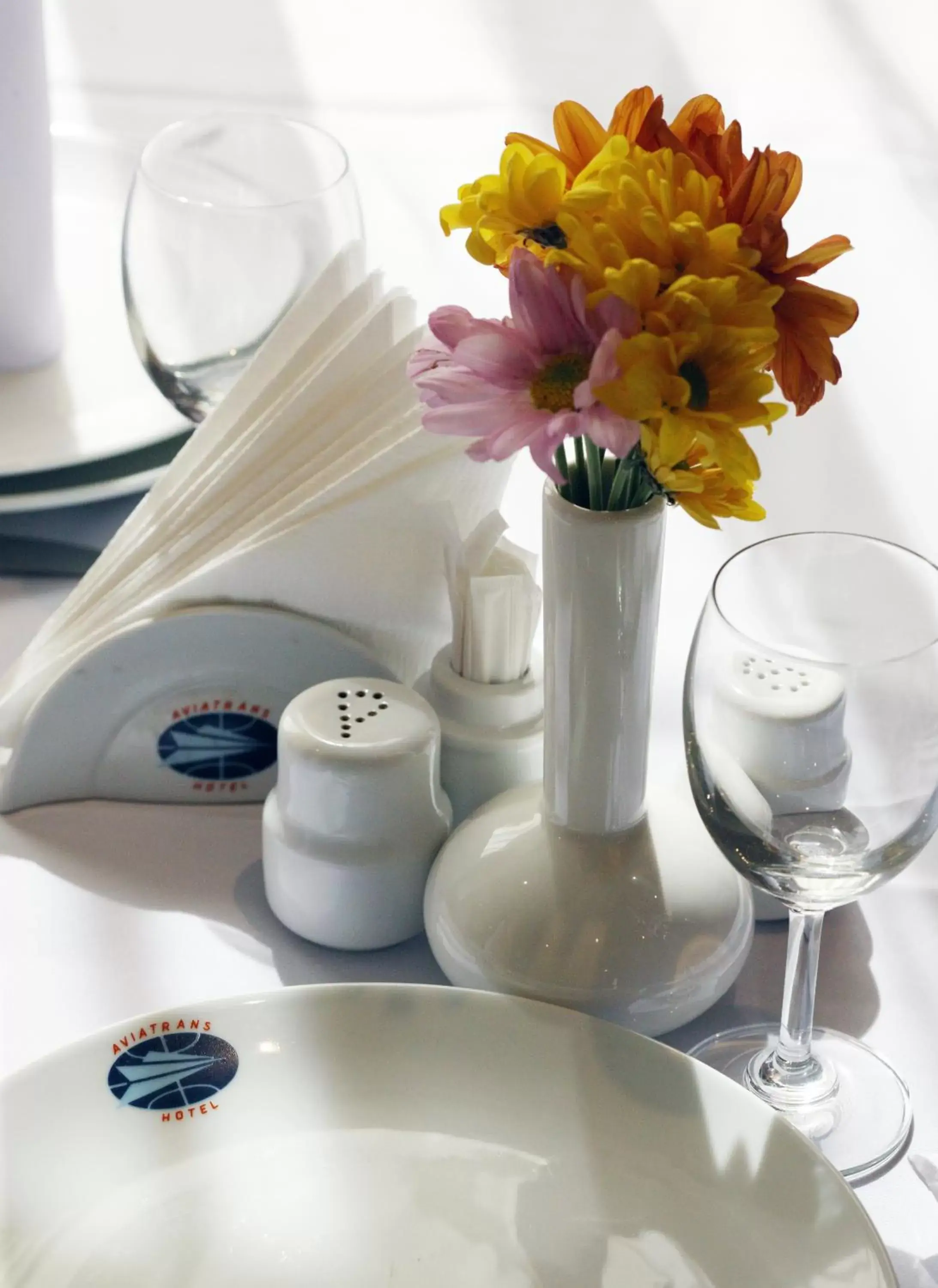 Restaurant/places to eat in Aviatrans Hotel Restaurant/places to eat in Aviatrans Hotel