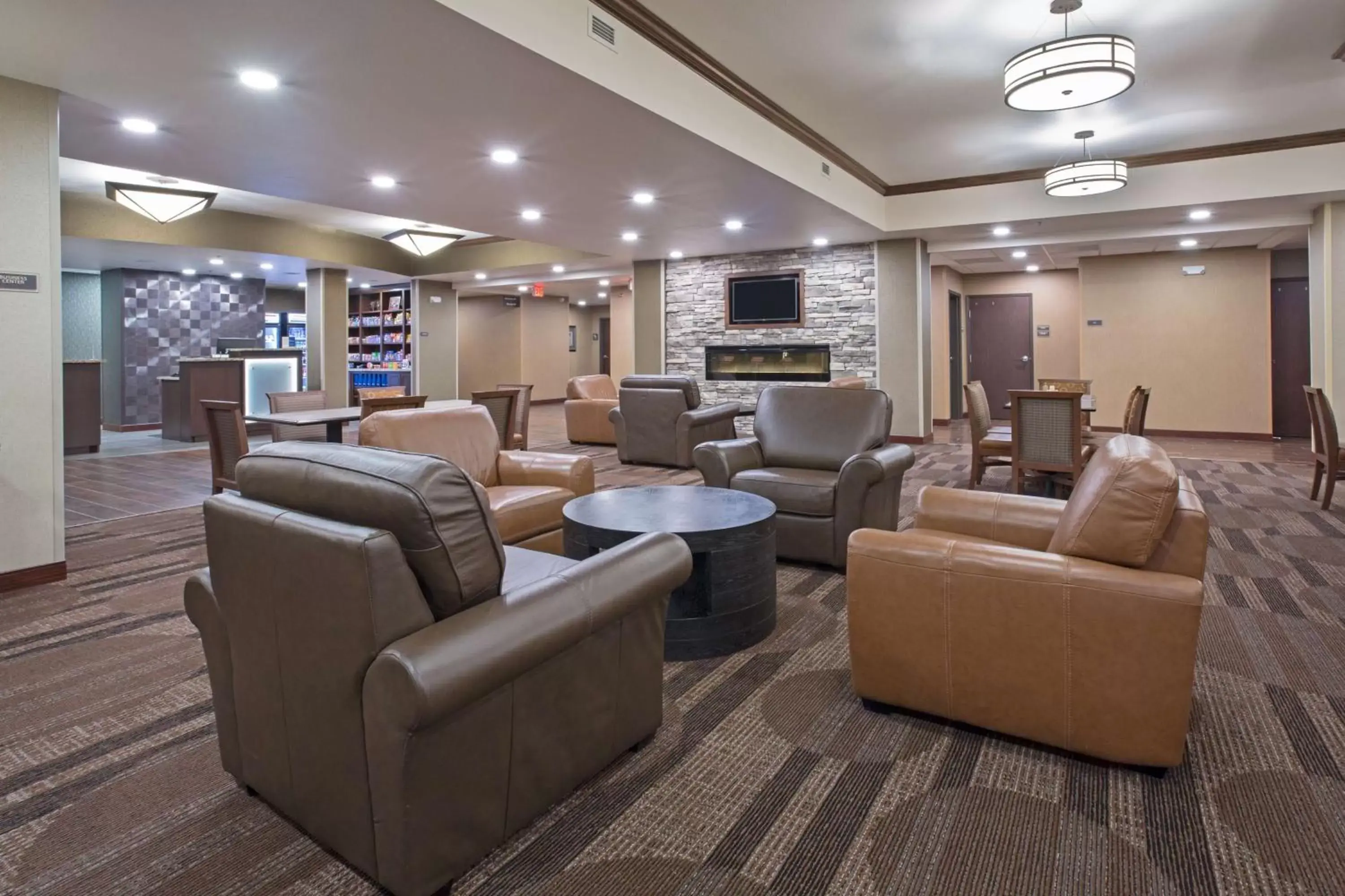Lobby or reception, Lounge/Bar in Best Western Plus Lincoln Inn & Suites