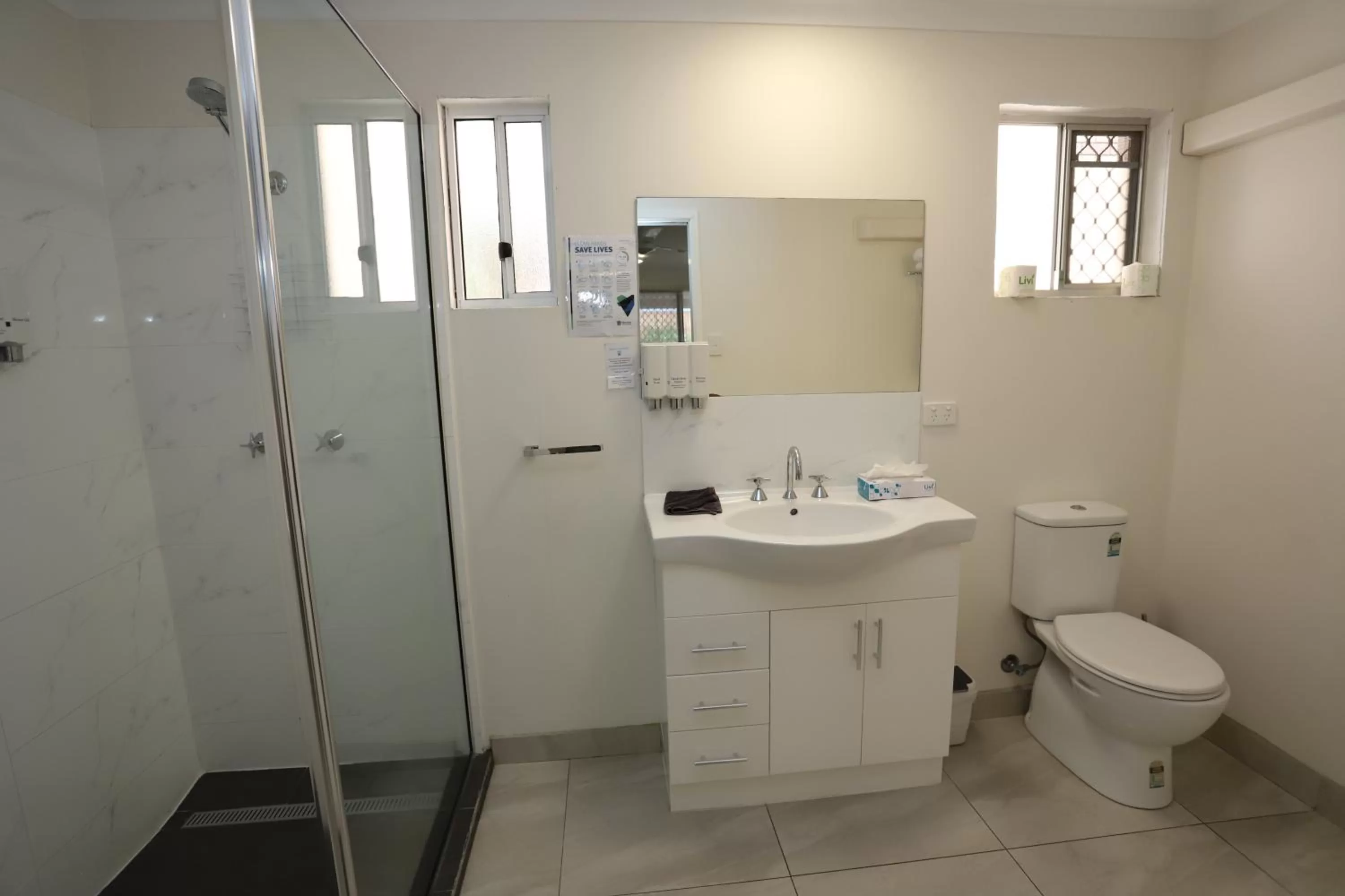 Bathroom in Miners Lodge Motor Inn