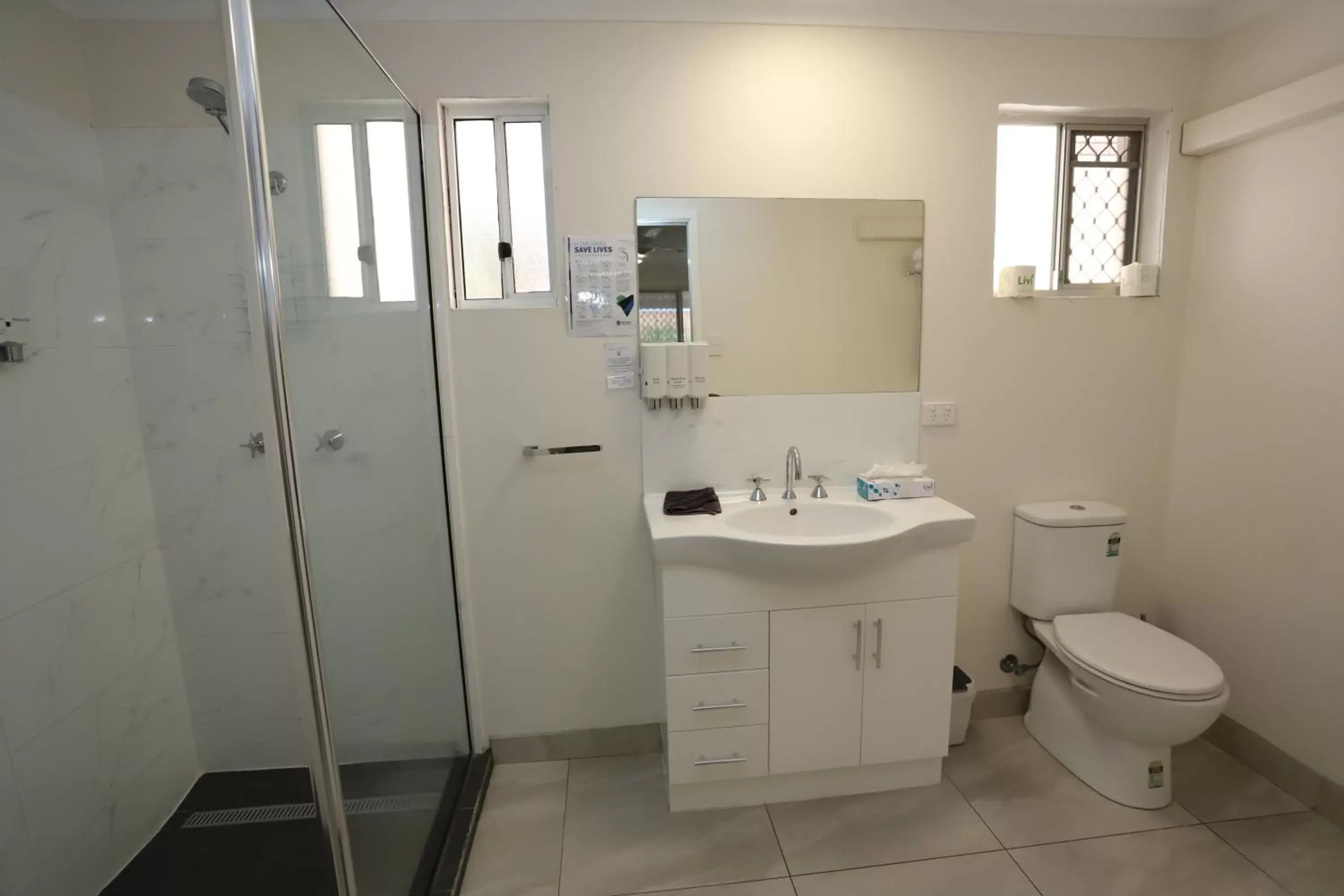 Bathroom in Miners Lodge Motor Inn