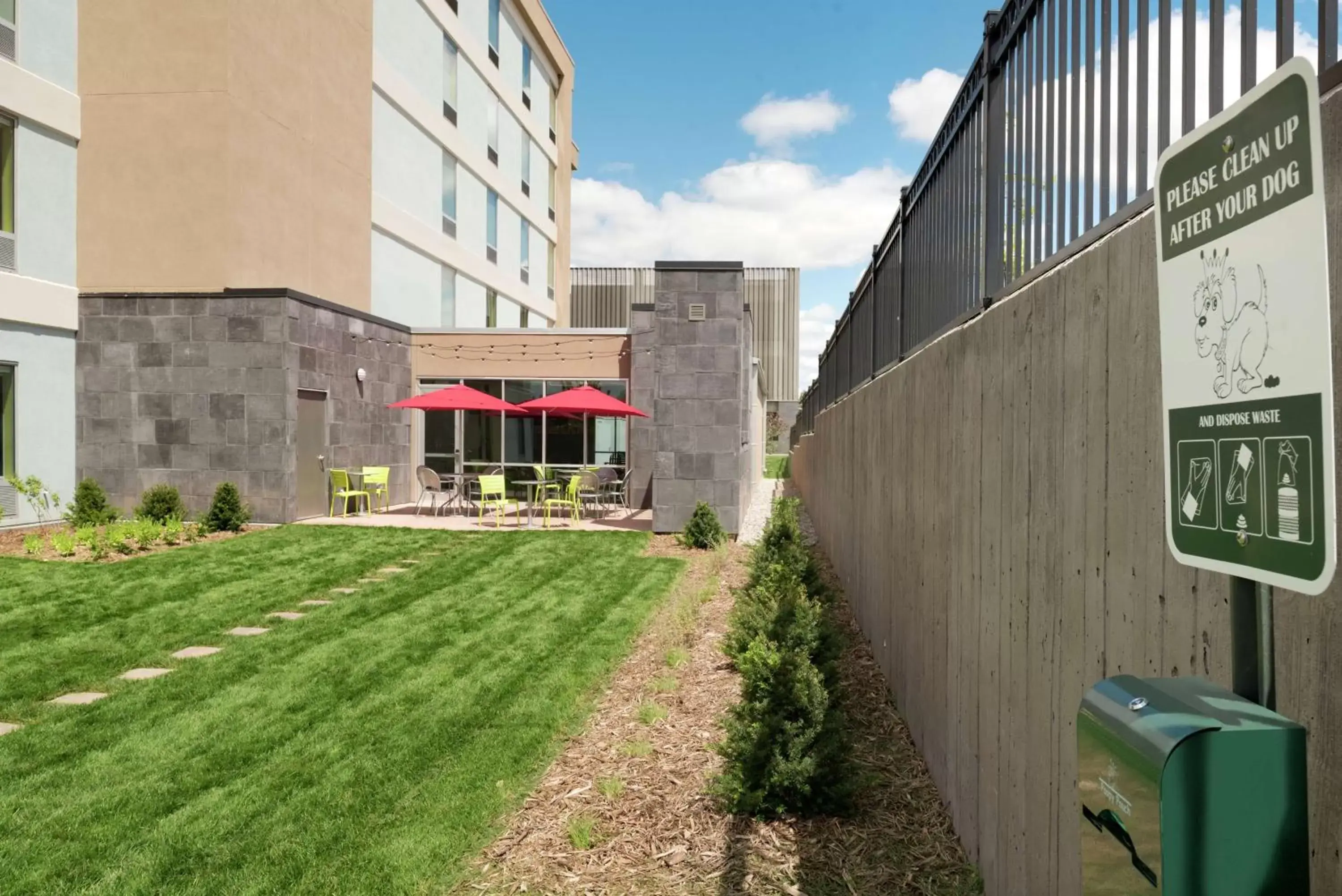Property Building in Home2 Suites by Hilton Roseville Minneapolis