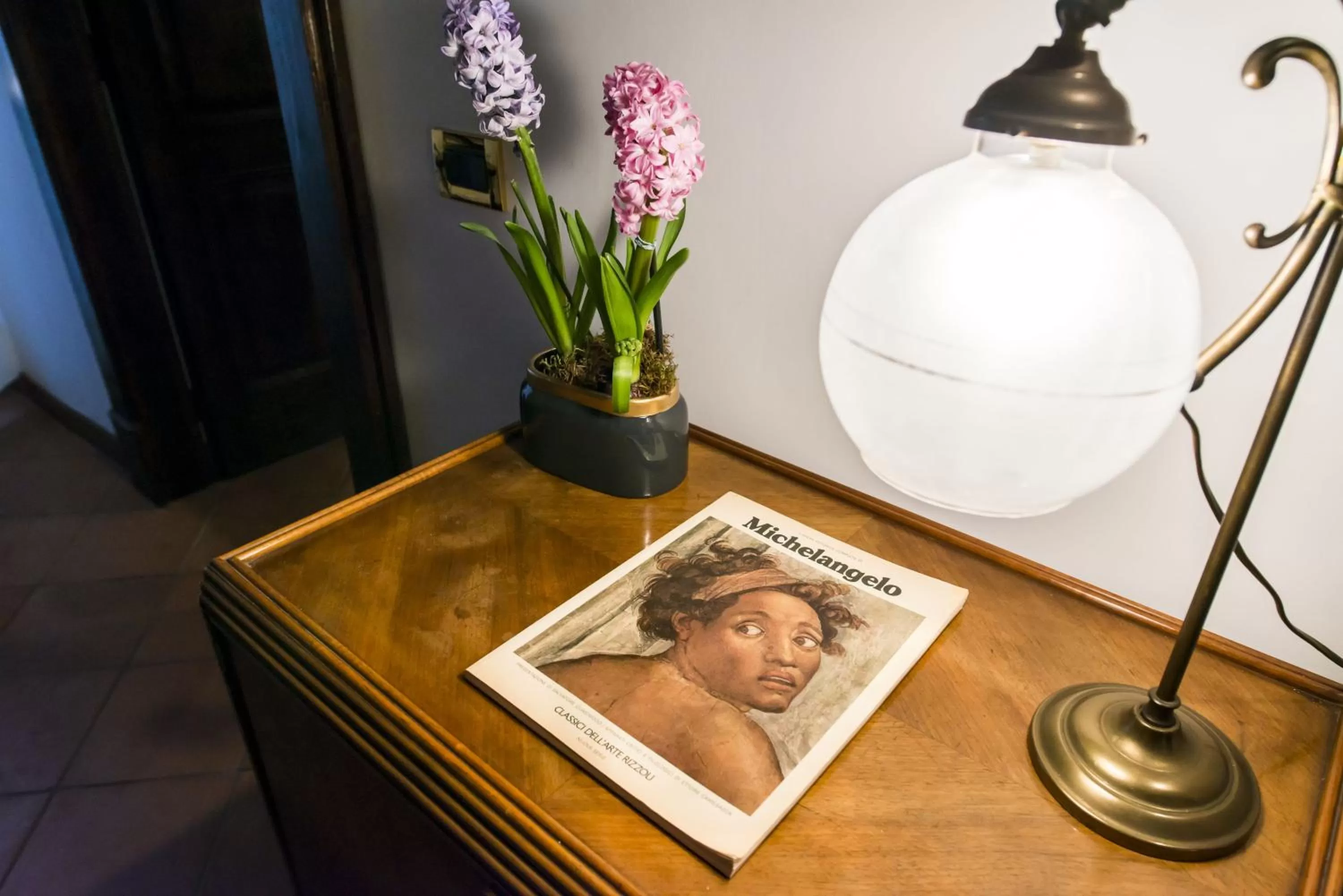 Decorative detail in Residenze Romanae - Vicolo dell'Aquila