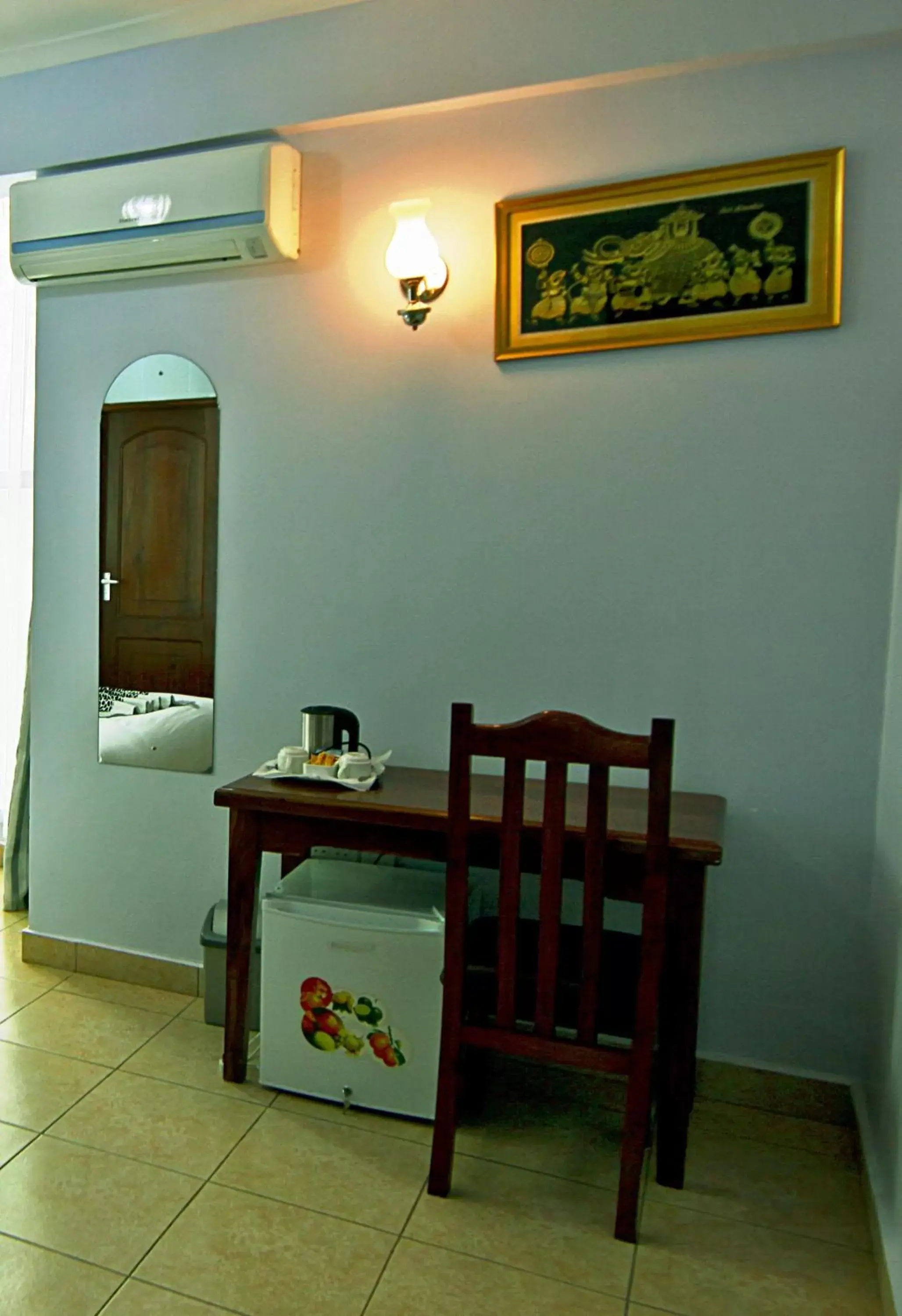 Coffee/tea facilities, Dining Area in Green Mountain Hotel