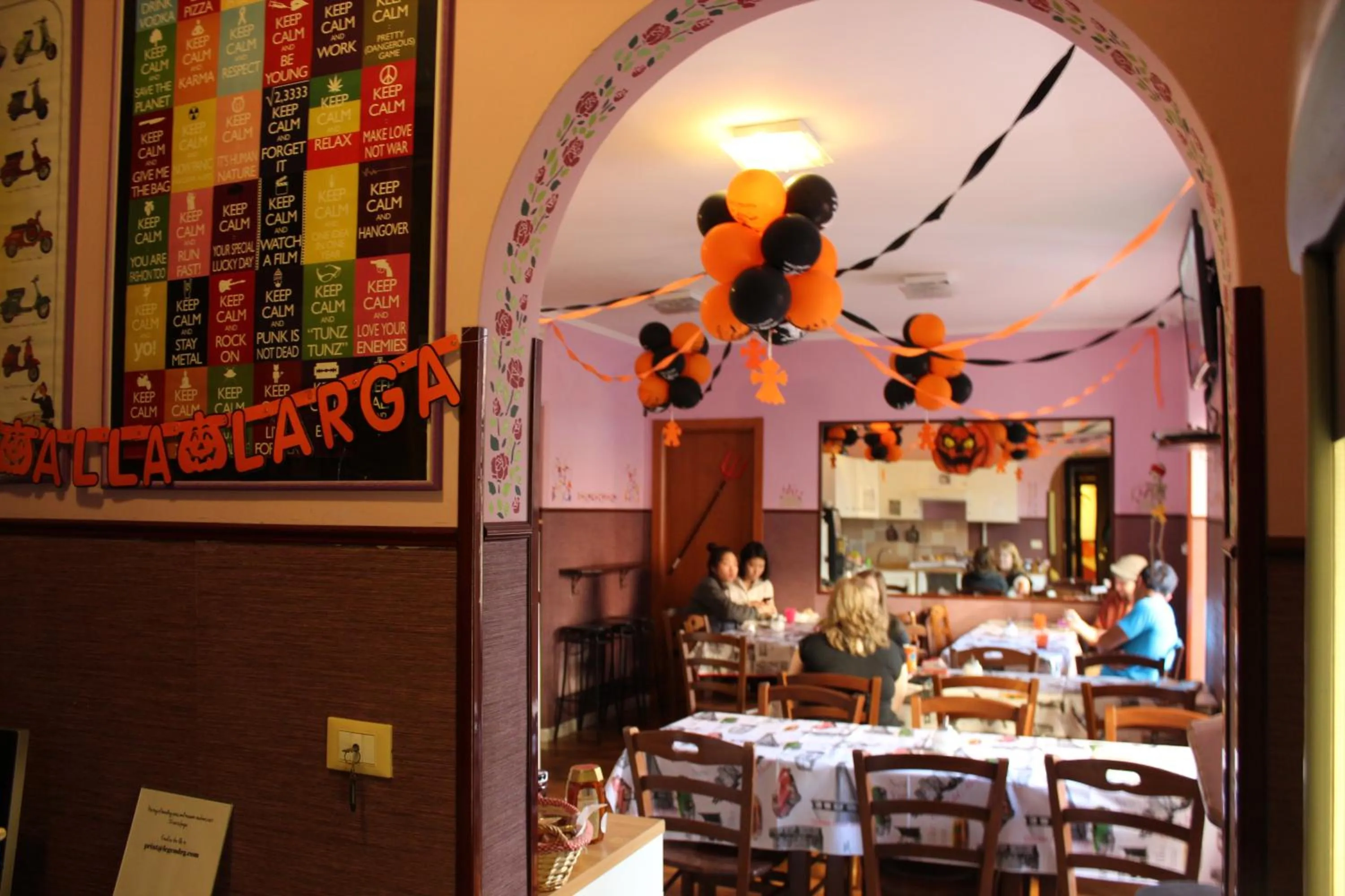 Communal kitchen in Legend R.G.