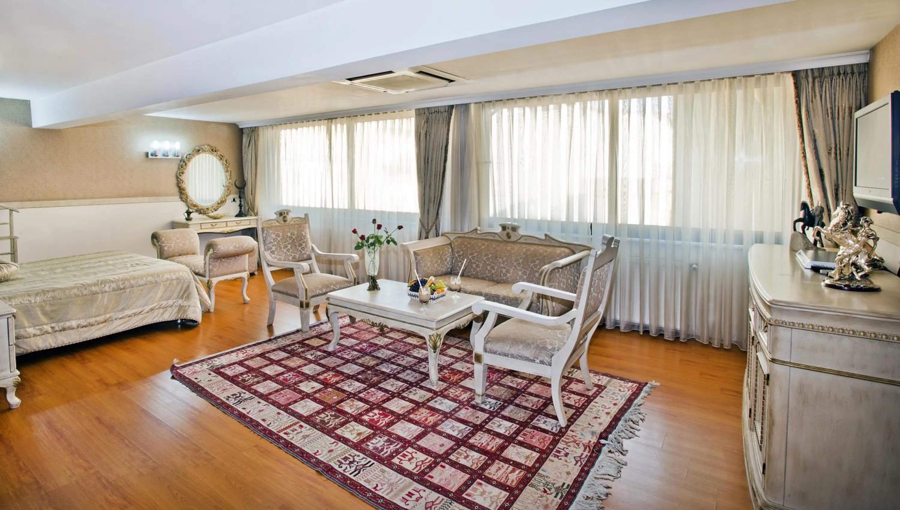 Photo of the whole room, Seating Area in Eterno Hotel