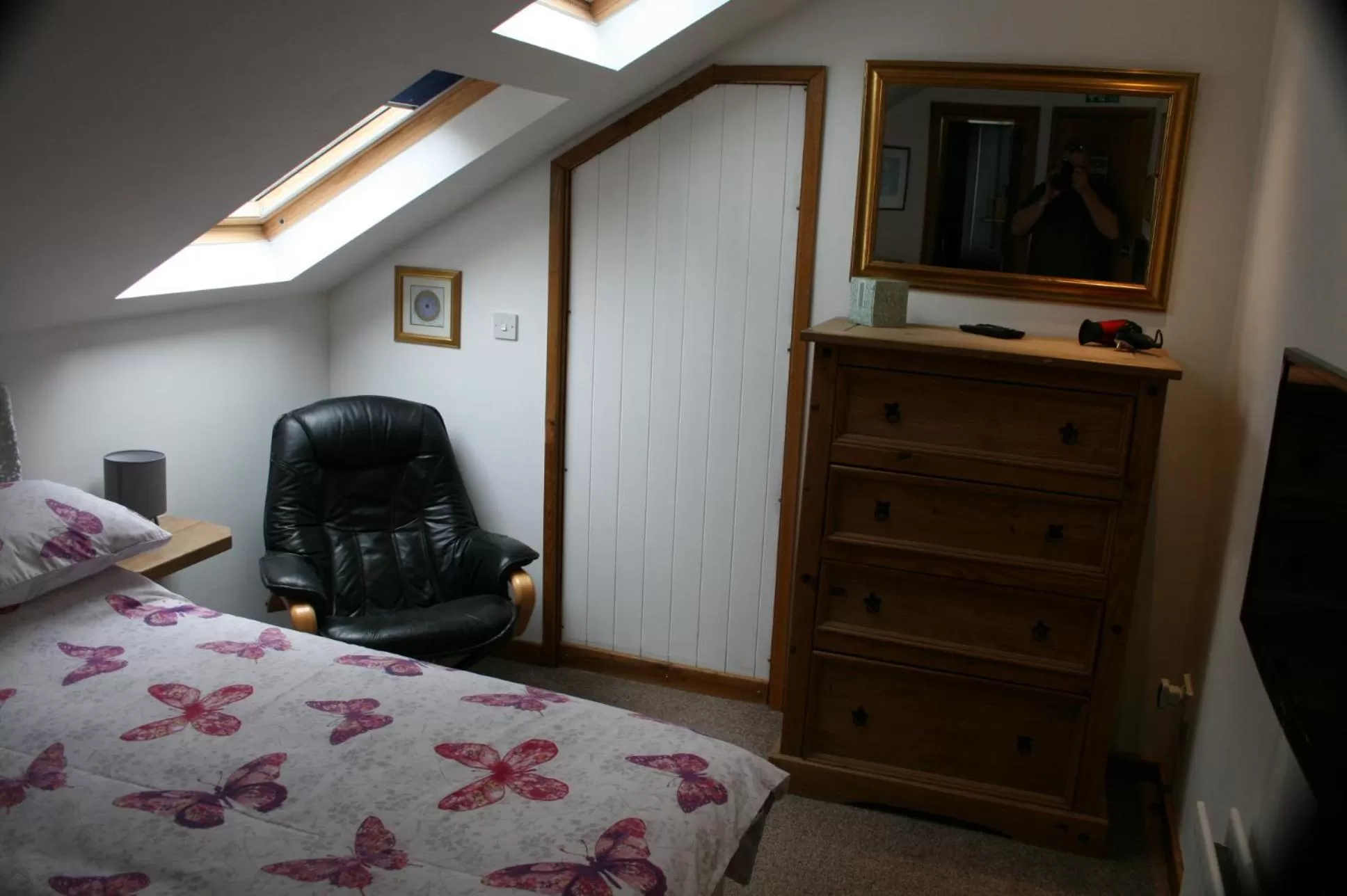 TV/Entertainment Center in Crackin View Guest House