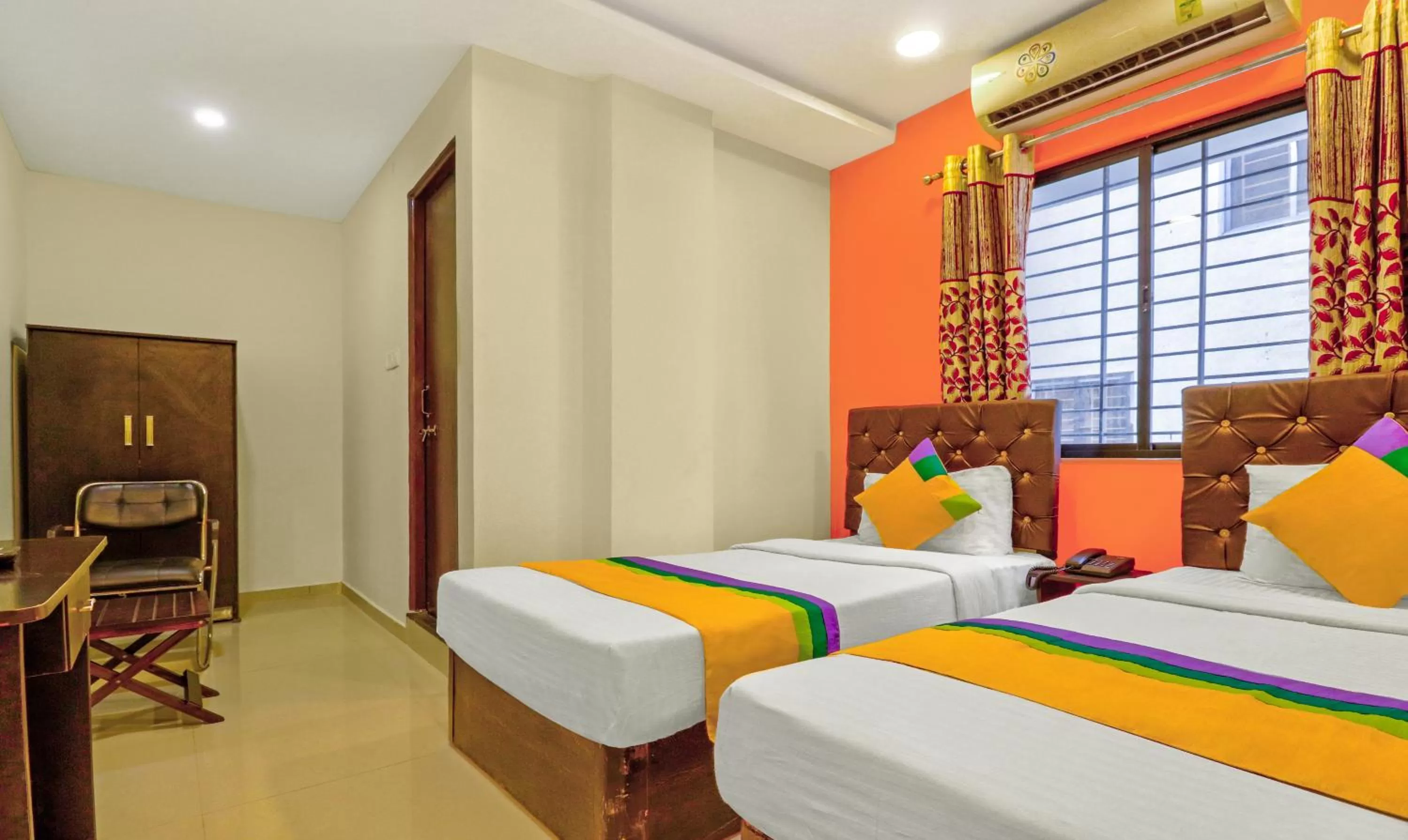 Bedroom, Bed in Itsy Hotels Carnival Inn