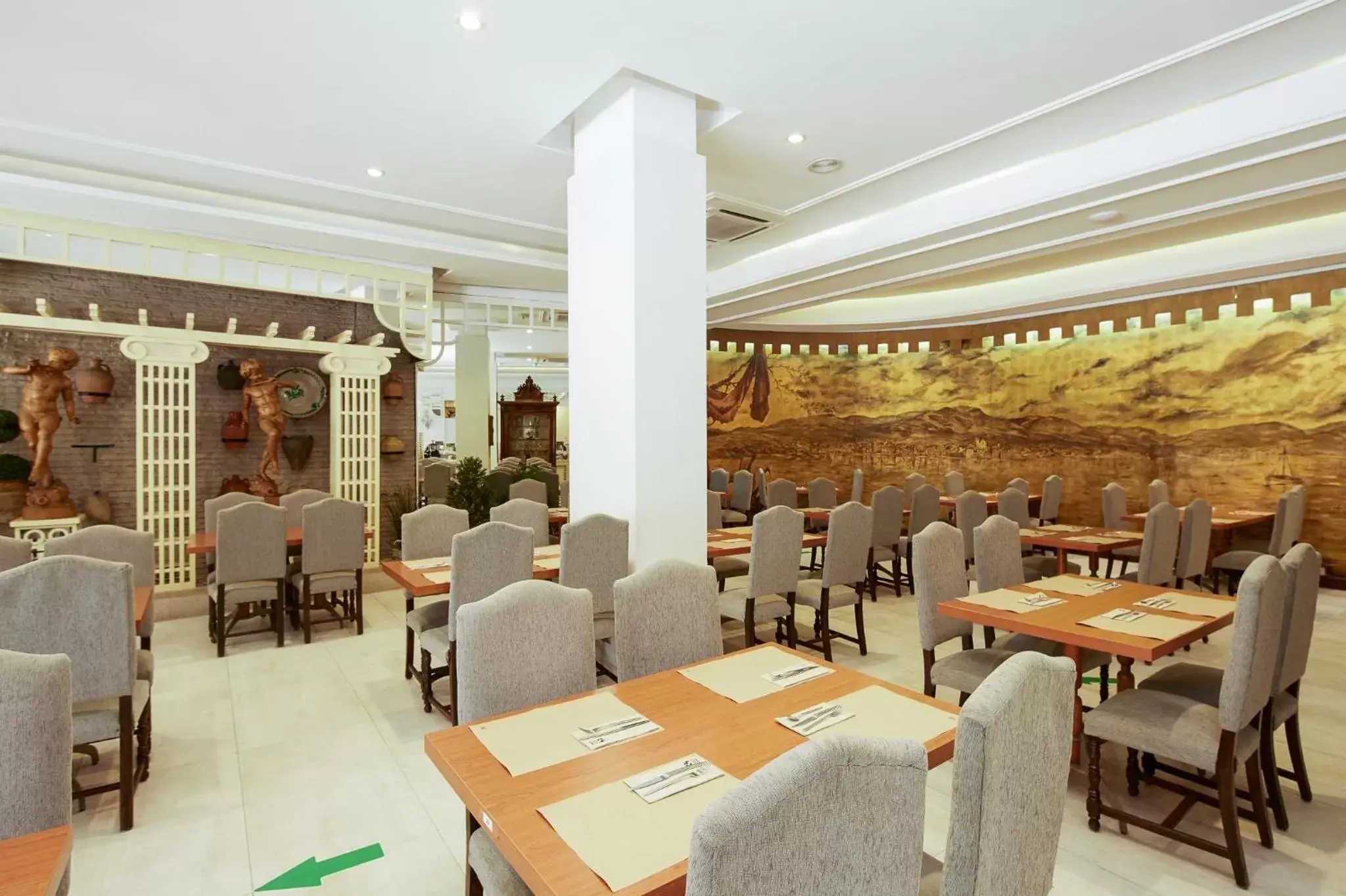 Restaurant/Places to Eat in Sercotel Hotel President