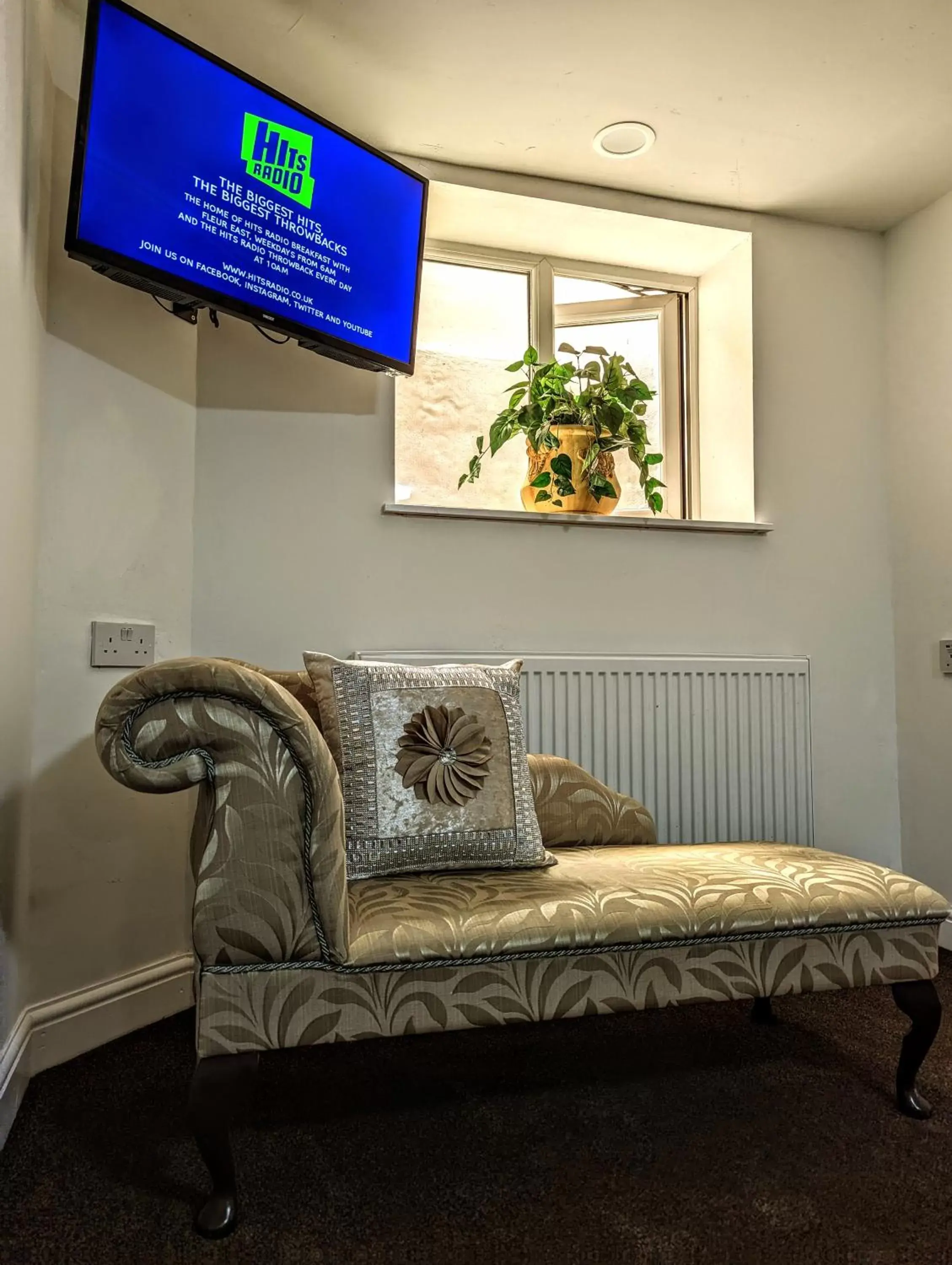 Seating Area in Brookside Hotel & Restaurant