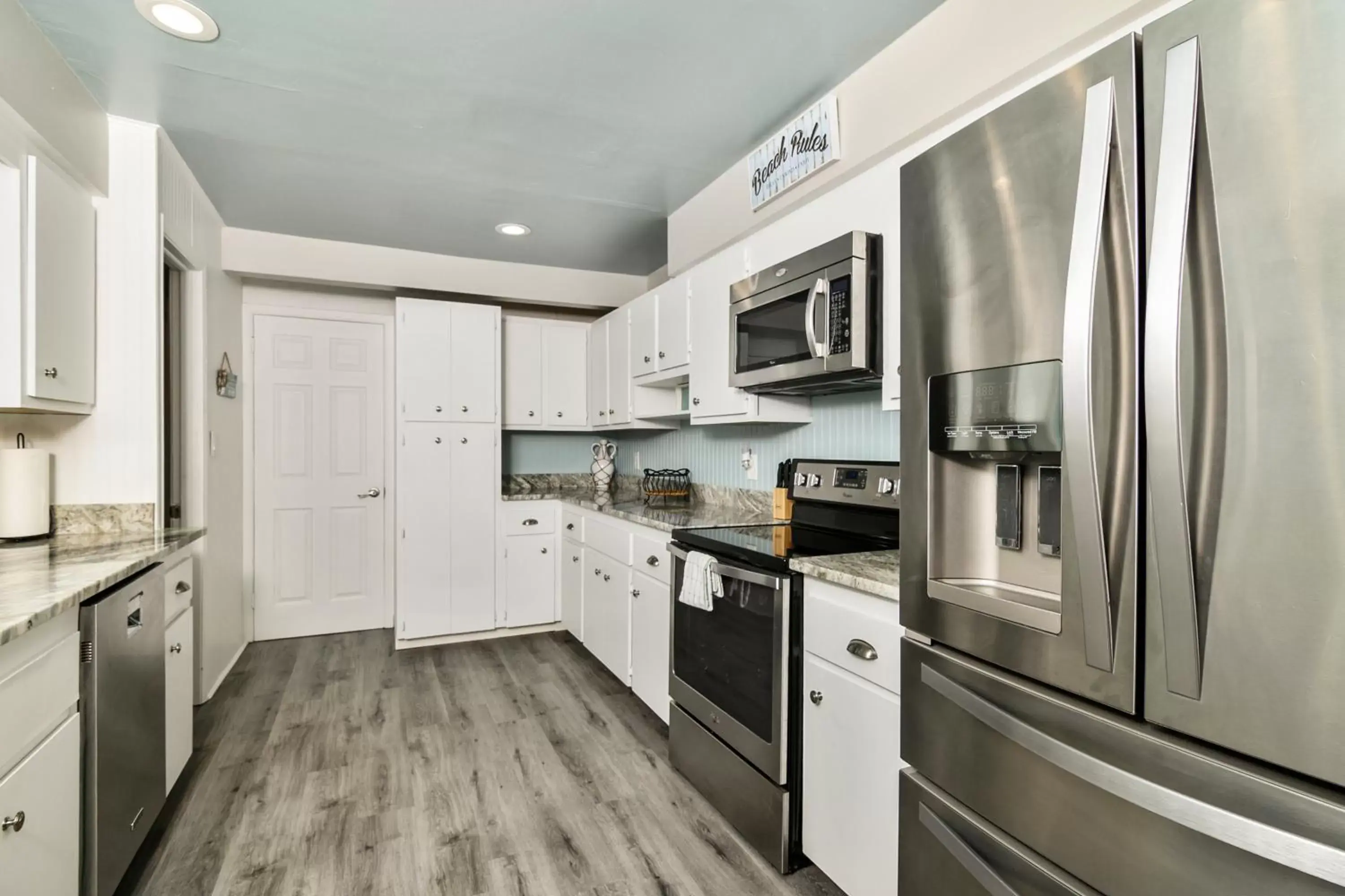 Kitchen or kitchenette, Kitchen/Kitchenette in Latitude 26 Waterfront Boutique Resort - Fort Myers Beach