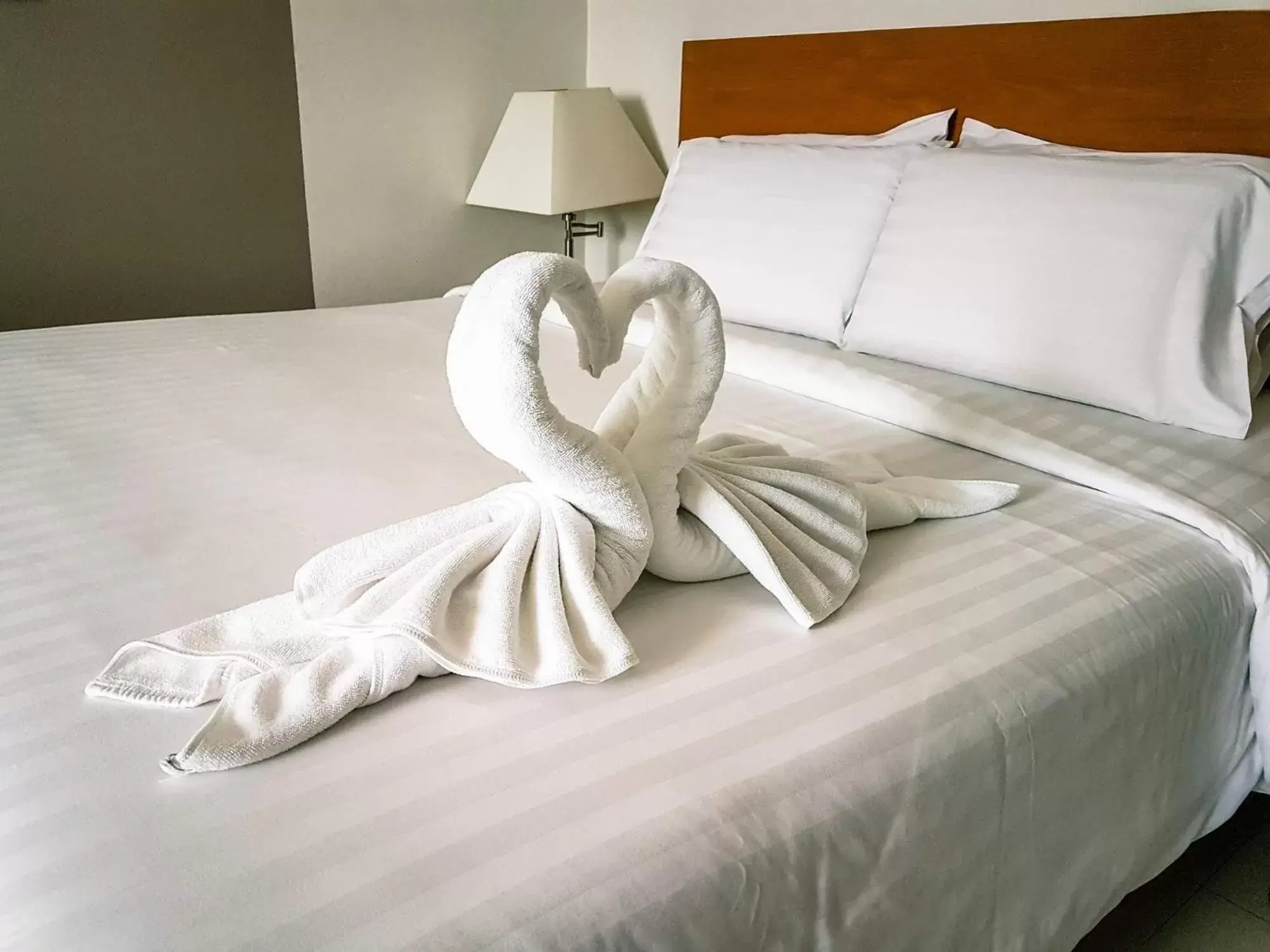 Bedroom, Bed in Mansfield Lodge Hotel Ltd