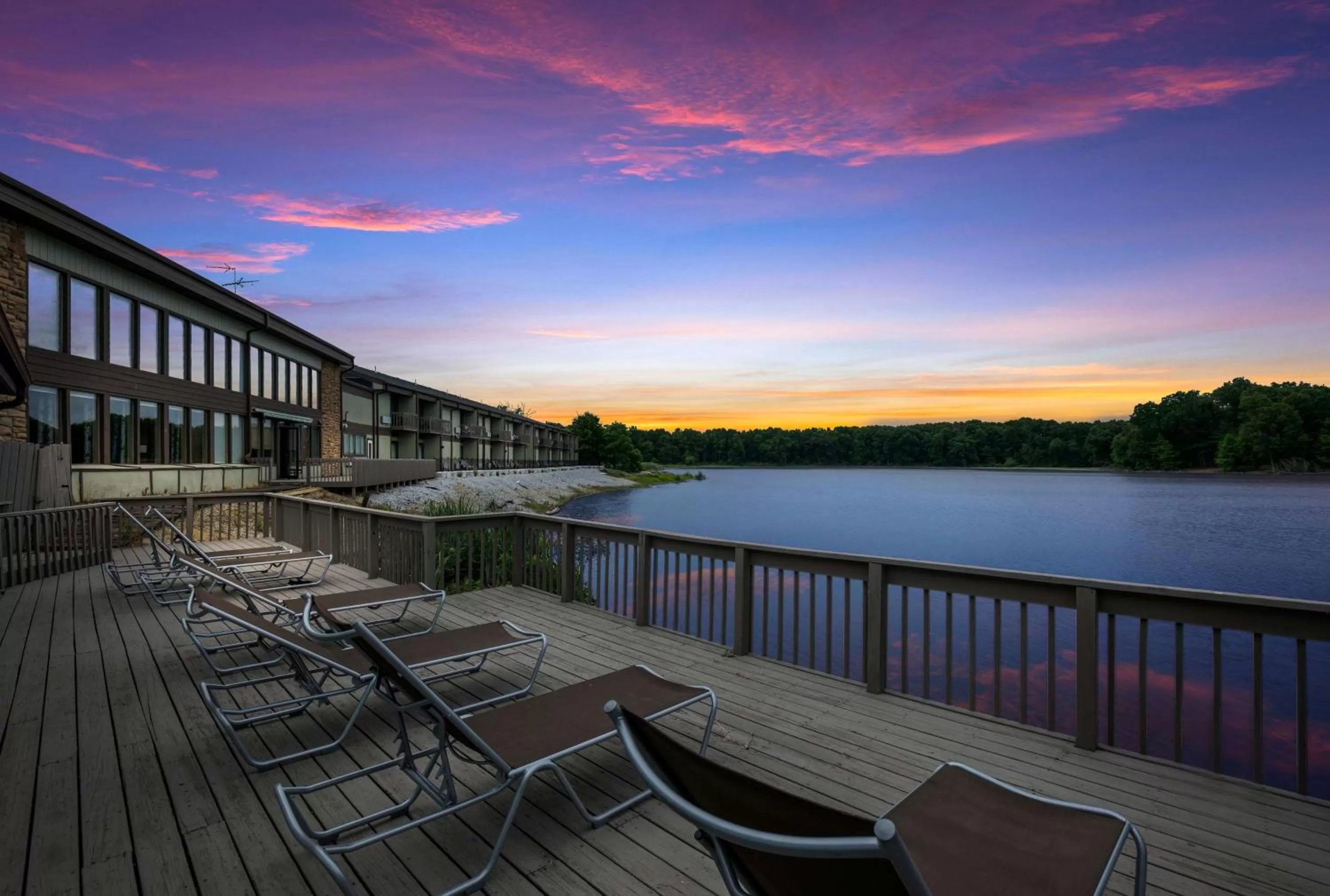 Property building in Best Western Indian Oak