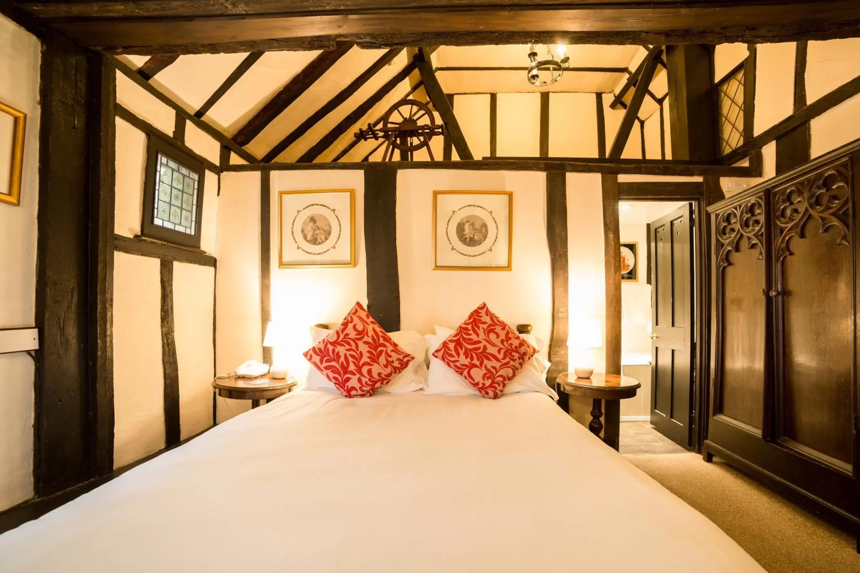 Bed in Mermaid Inn