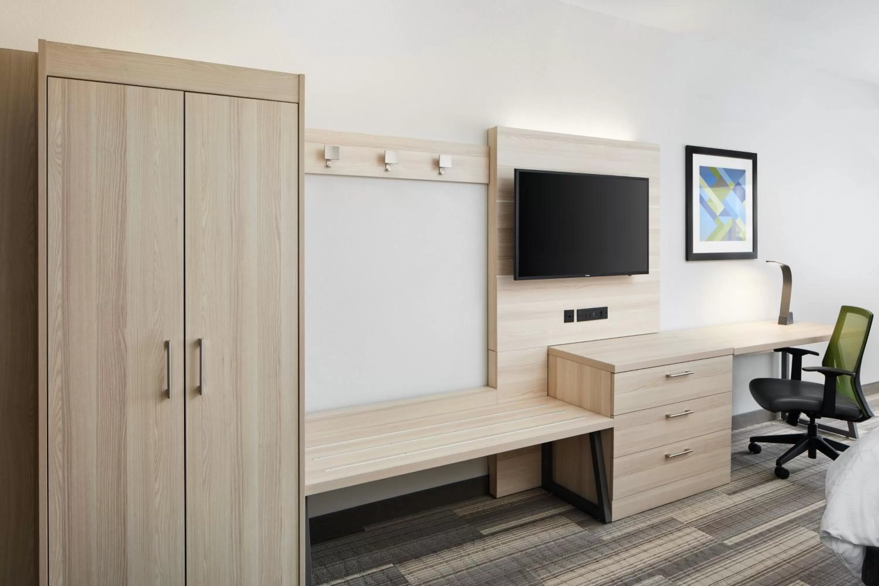 Bedroom in Holiday Inn Express Hotel & Suites Salem by IHG