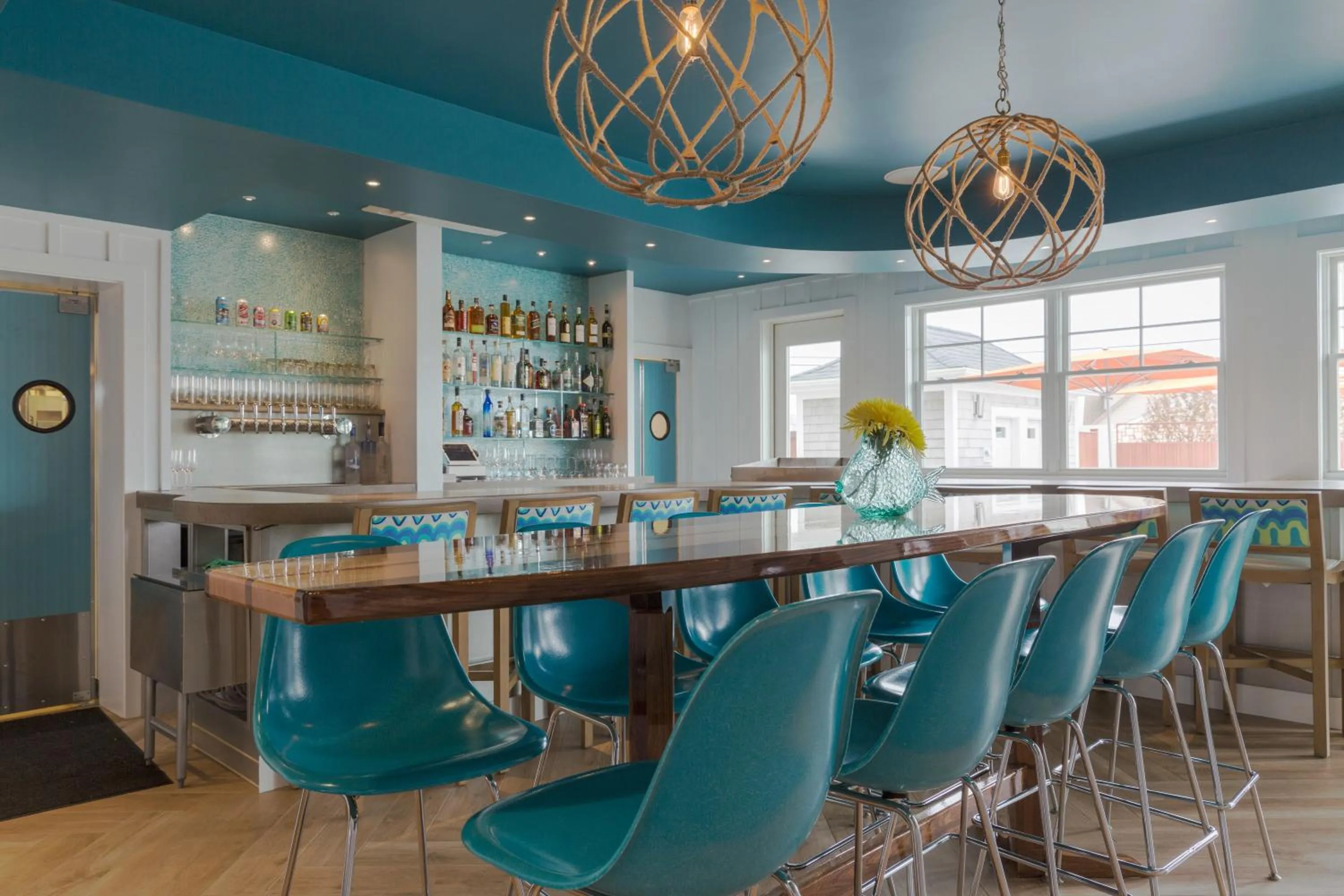 Restaurant/places to eat in The Break Hotel