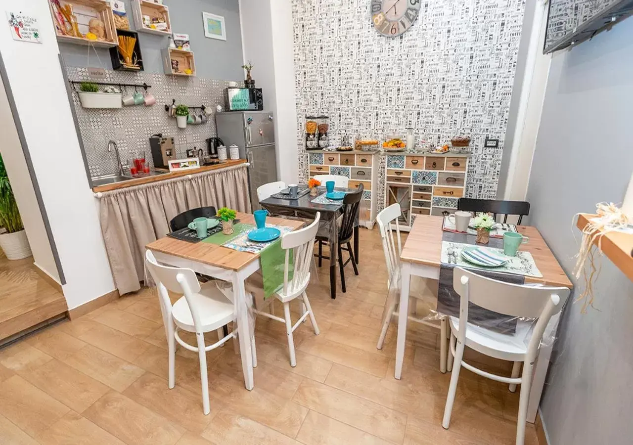 Breakfast, Restaurant/Places to Eat in B&B Vico Milano 18