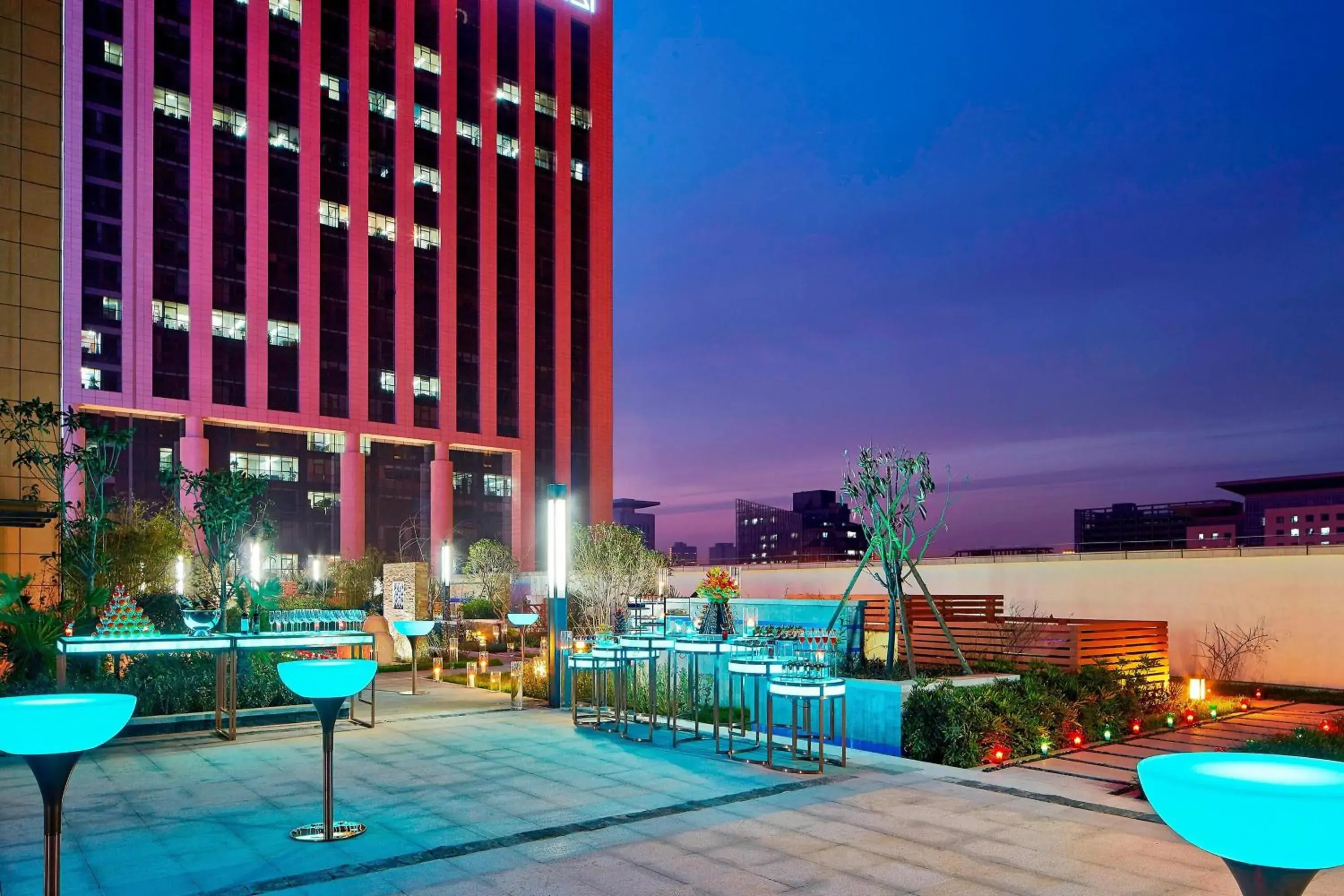Meeting/conference room, Swimming Pool in Sheraton Grand Zhengzhou Hotel