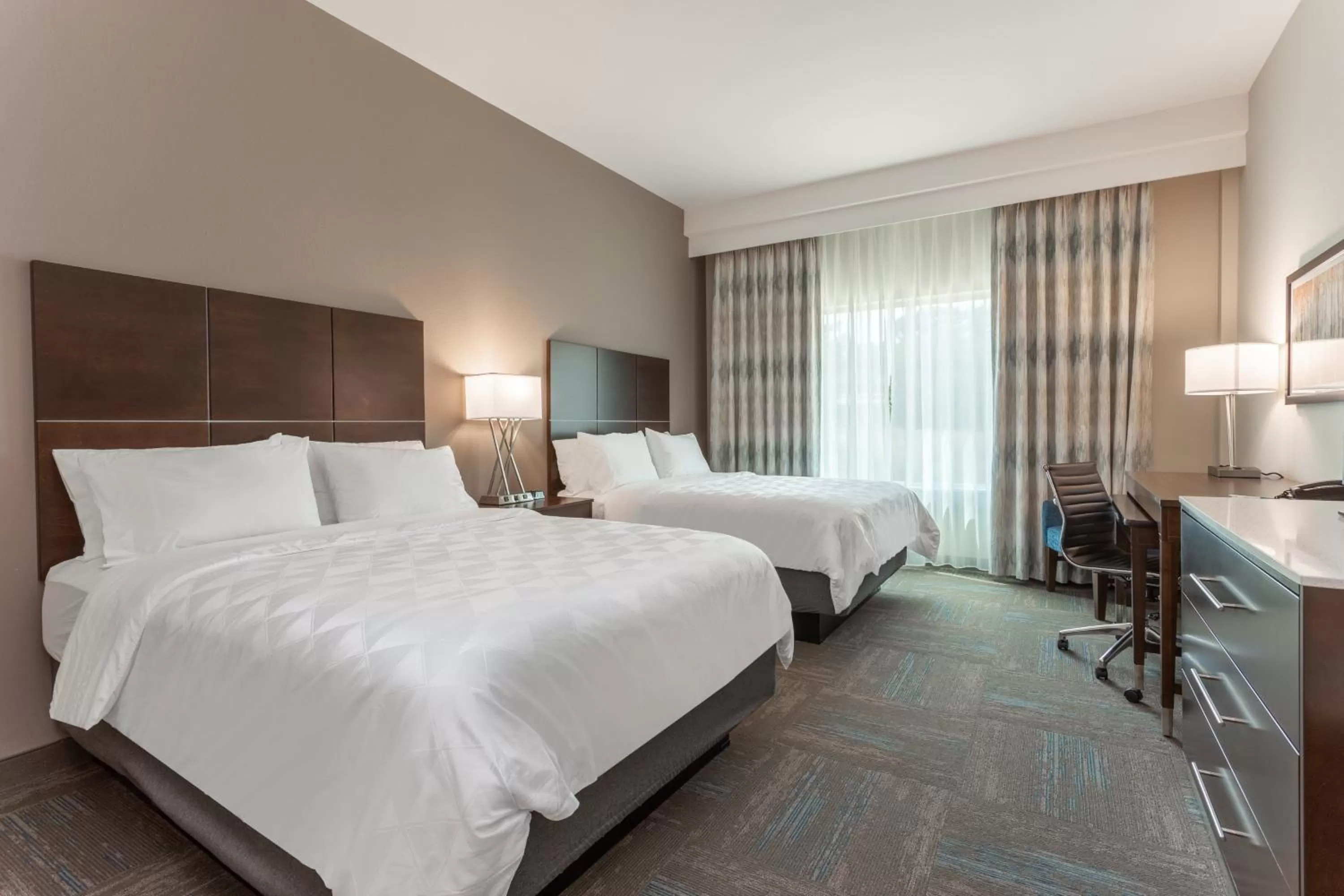Photo of the whole room, Bed in Holiday Inn & Suites - Jefferson City by IHG