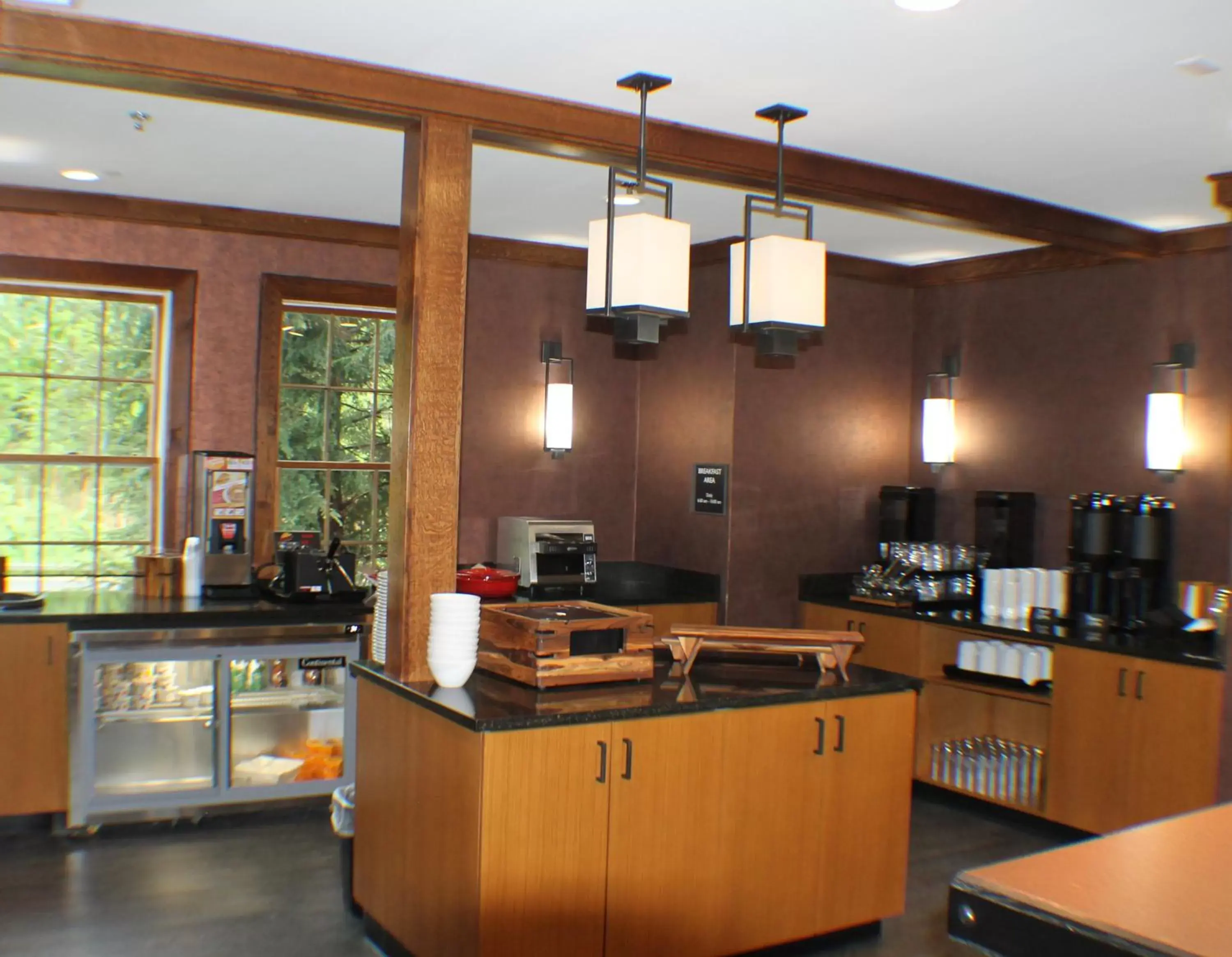 Continental breakfast, Kitchen/Kitchenette in The Craftsman Inn & Suites