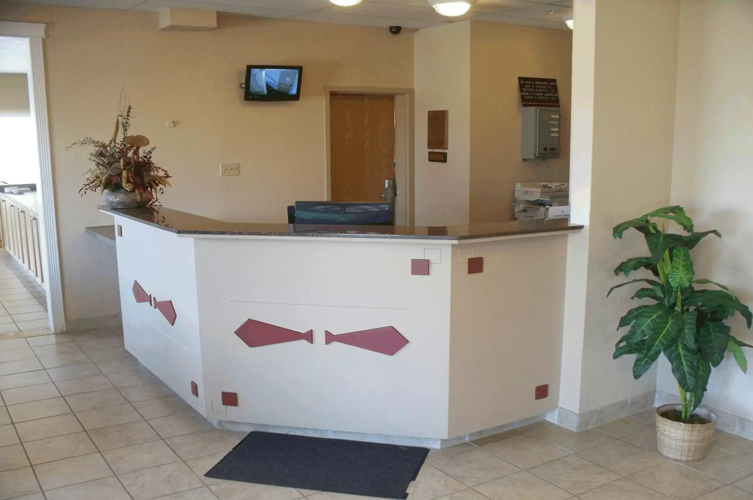 Lobby or reception in Super 8 by Wyndham Pincher Creek AB Lobby or reception in Super 8 by Wyndham Pincher Creek AB
