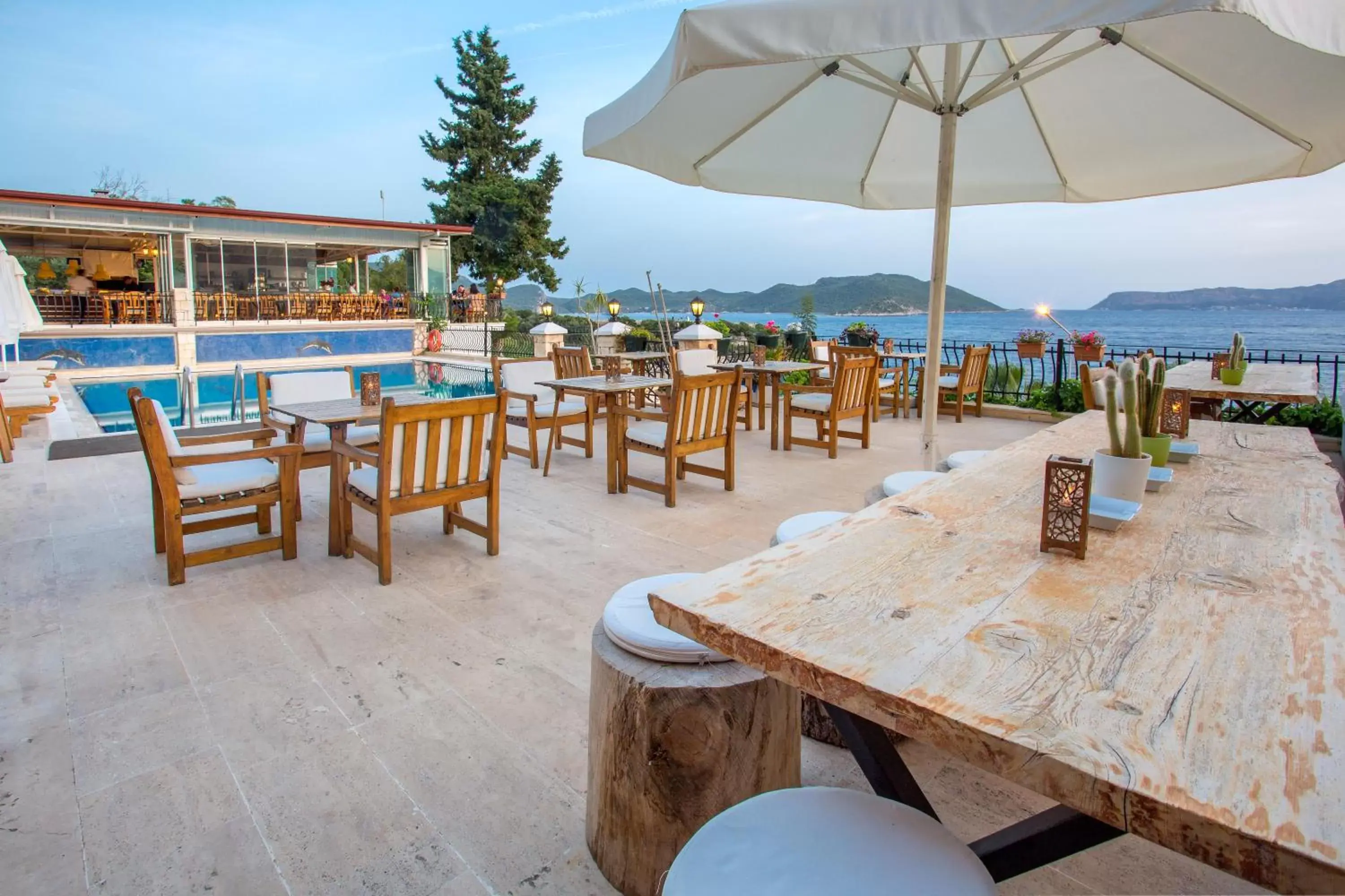 Balcony/Terrace, Restaurant/Places to Eat in Aqua Princess Hotel
