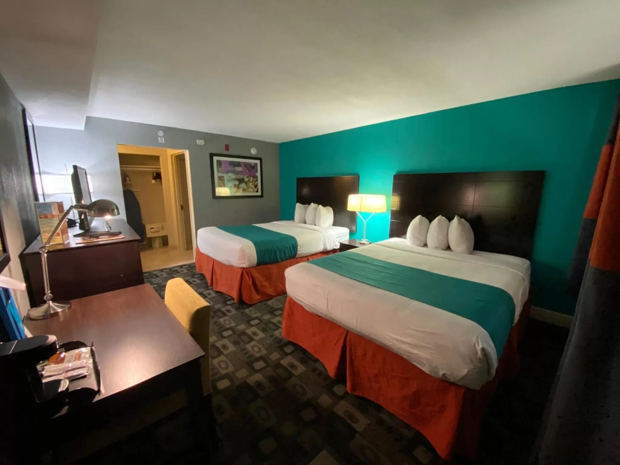 Photo of the whole room, Bed in Clarion Inn Atlantic City - Beach and Boardwalk