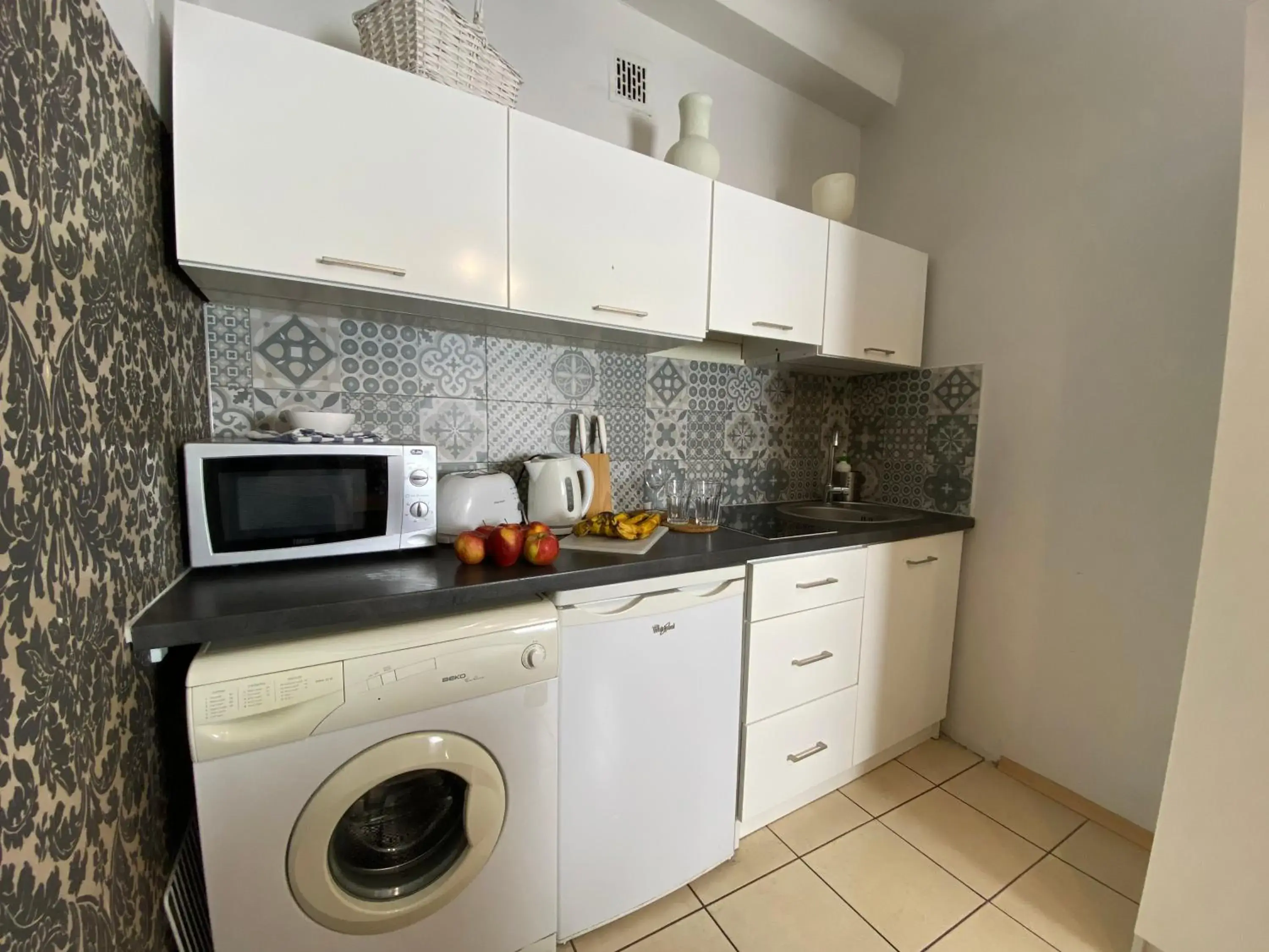 Kitchen/Kitchenette in P&J Tourist Apartments