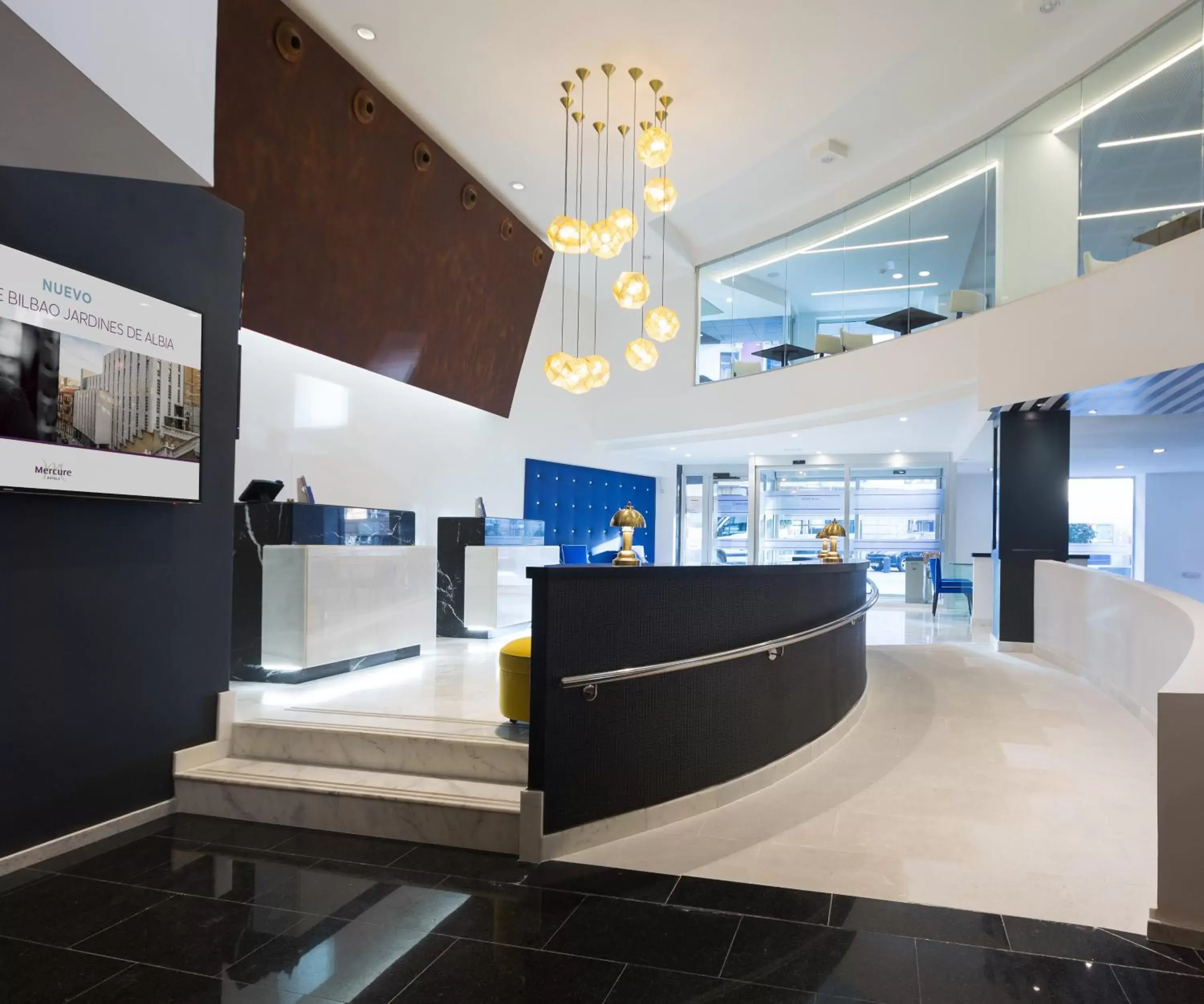 Lobby or reception in Hotel Mercure Jardines de Albia Lobby or reception in Hotel Mercure Jardines de Albia