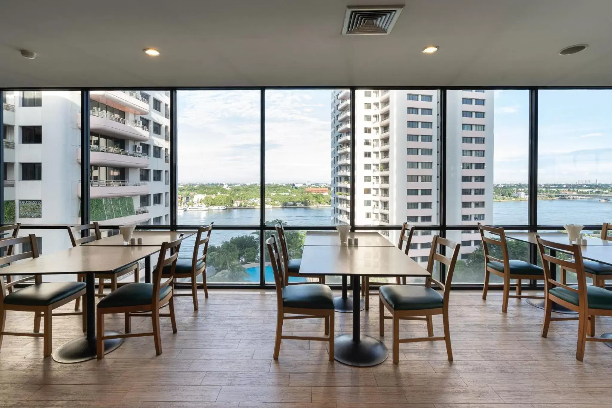 Restaurant/places to eat in Riverine Place Hotel and Residence Restaurant/places to eat in Riverine Place Hotel and Residence