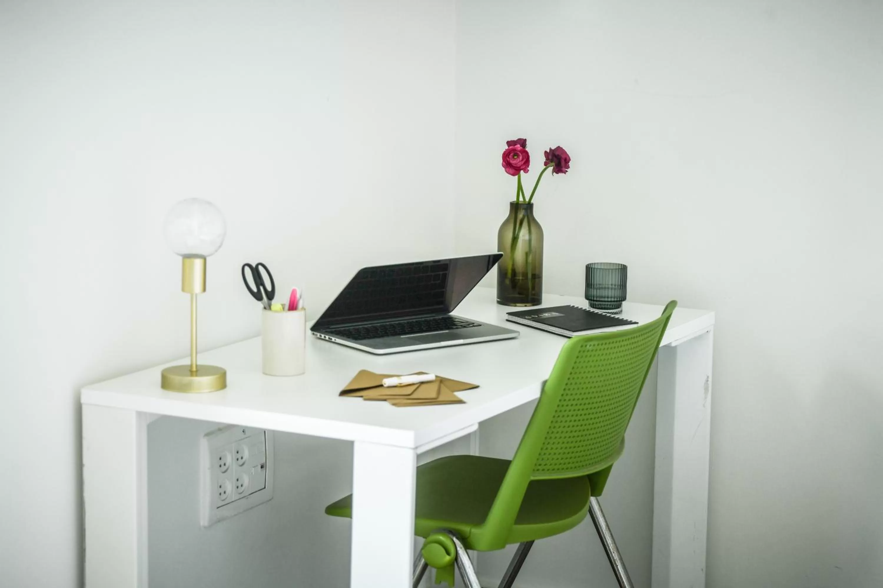 TV and multimedia in דירות גני תערוכה - TLV university apartments near Expo by Sea N' Rent