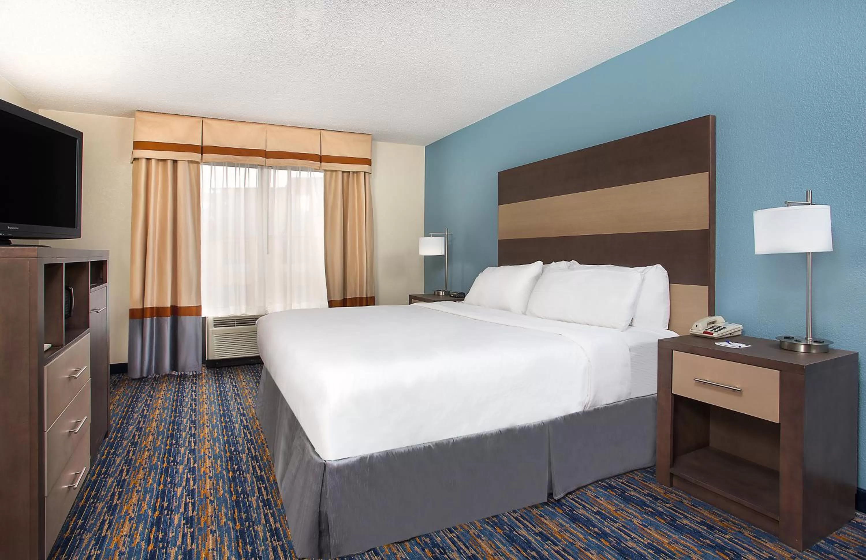 Deluxe King Room - Hearing Accessible  in Holiday Inn Express Berea, an IHG Hotel