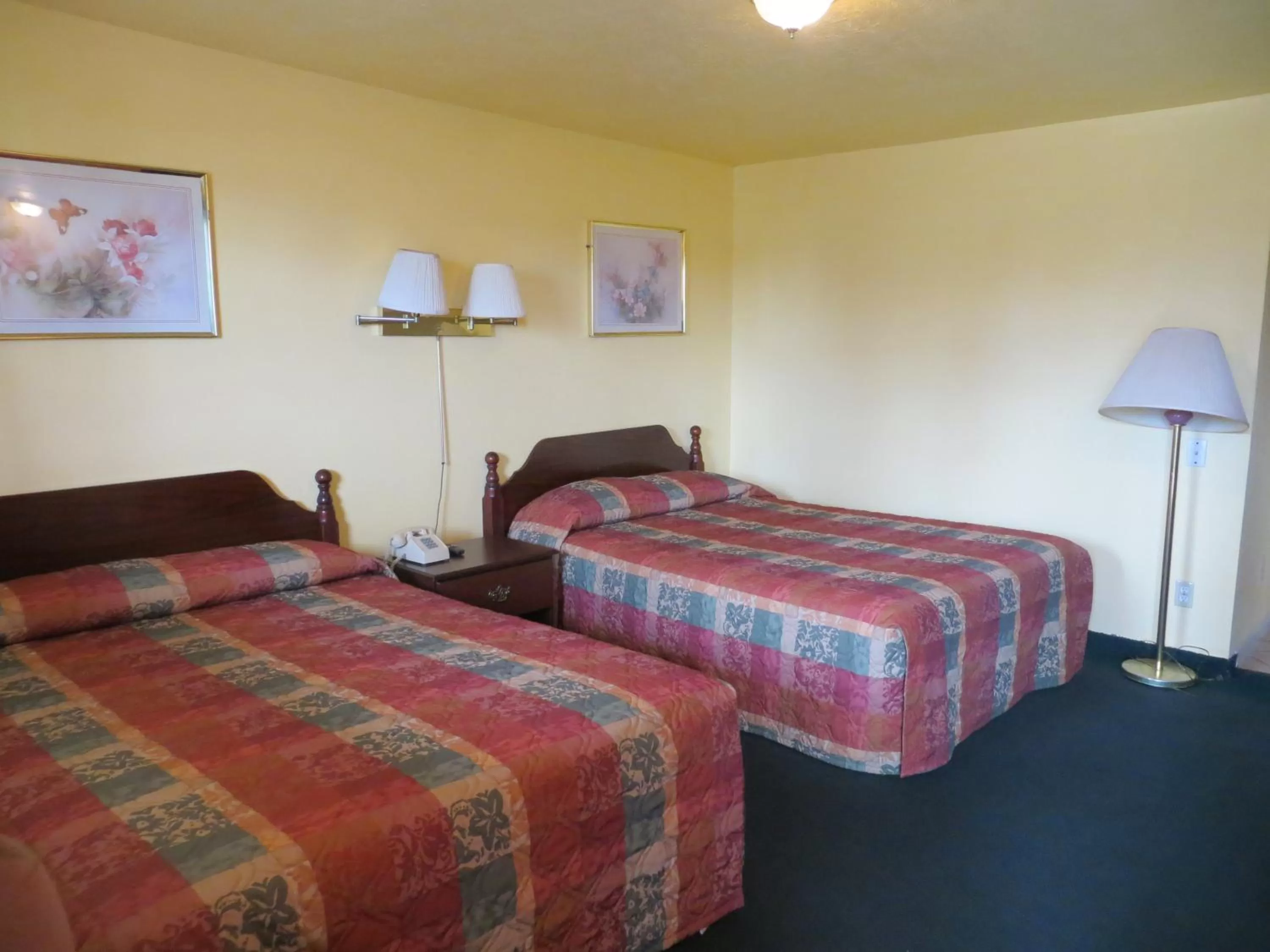 Bed in Cottonwood Inn